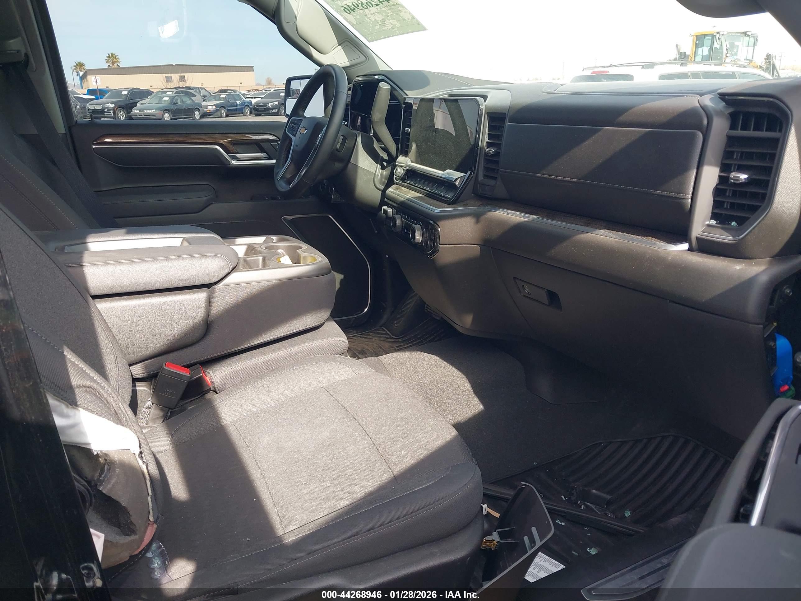 CHEVROLET SILVERADO image 5