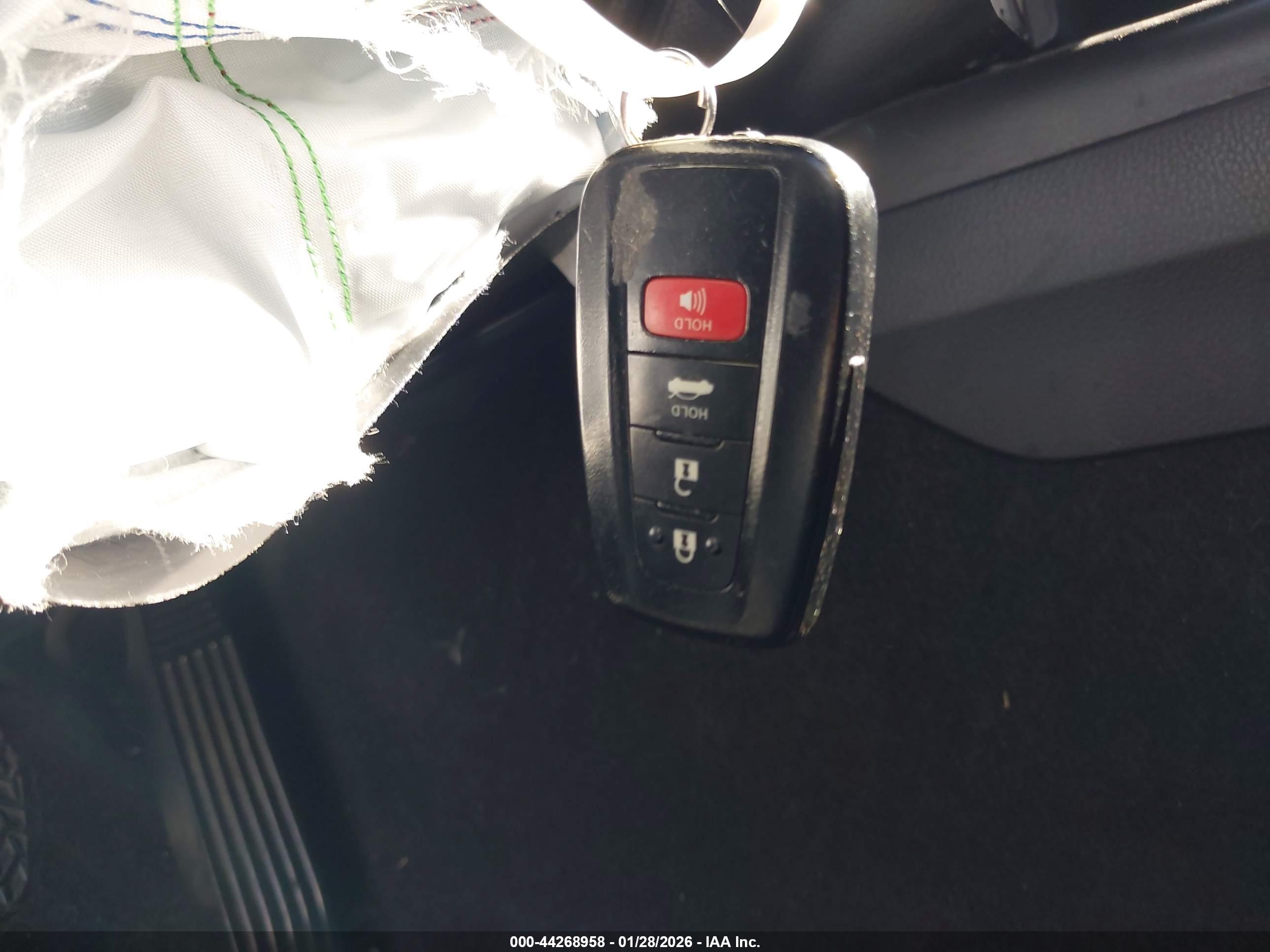 TOYOTA CAMRY image 11