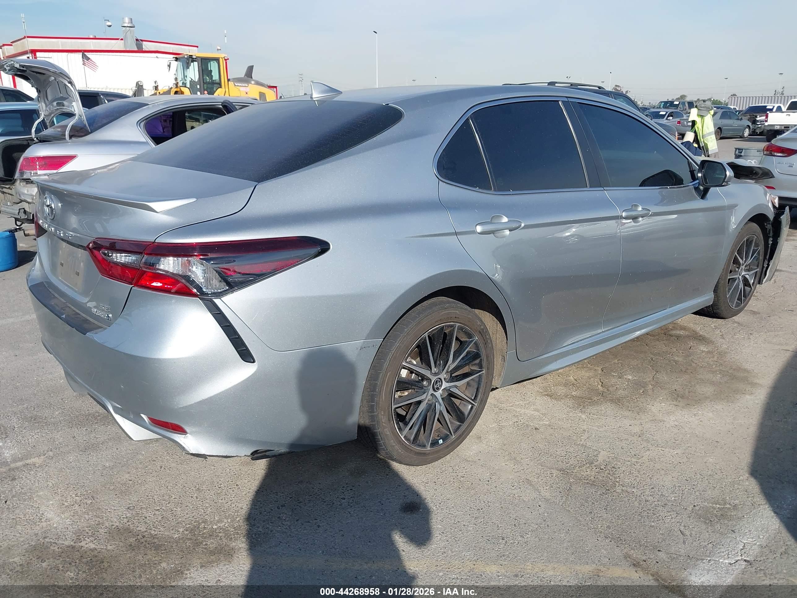 TOYOTA CAMRY image 4