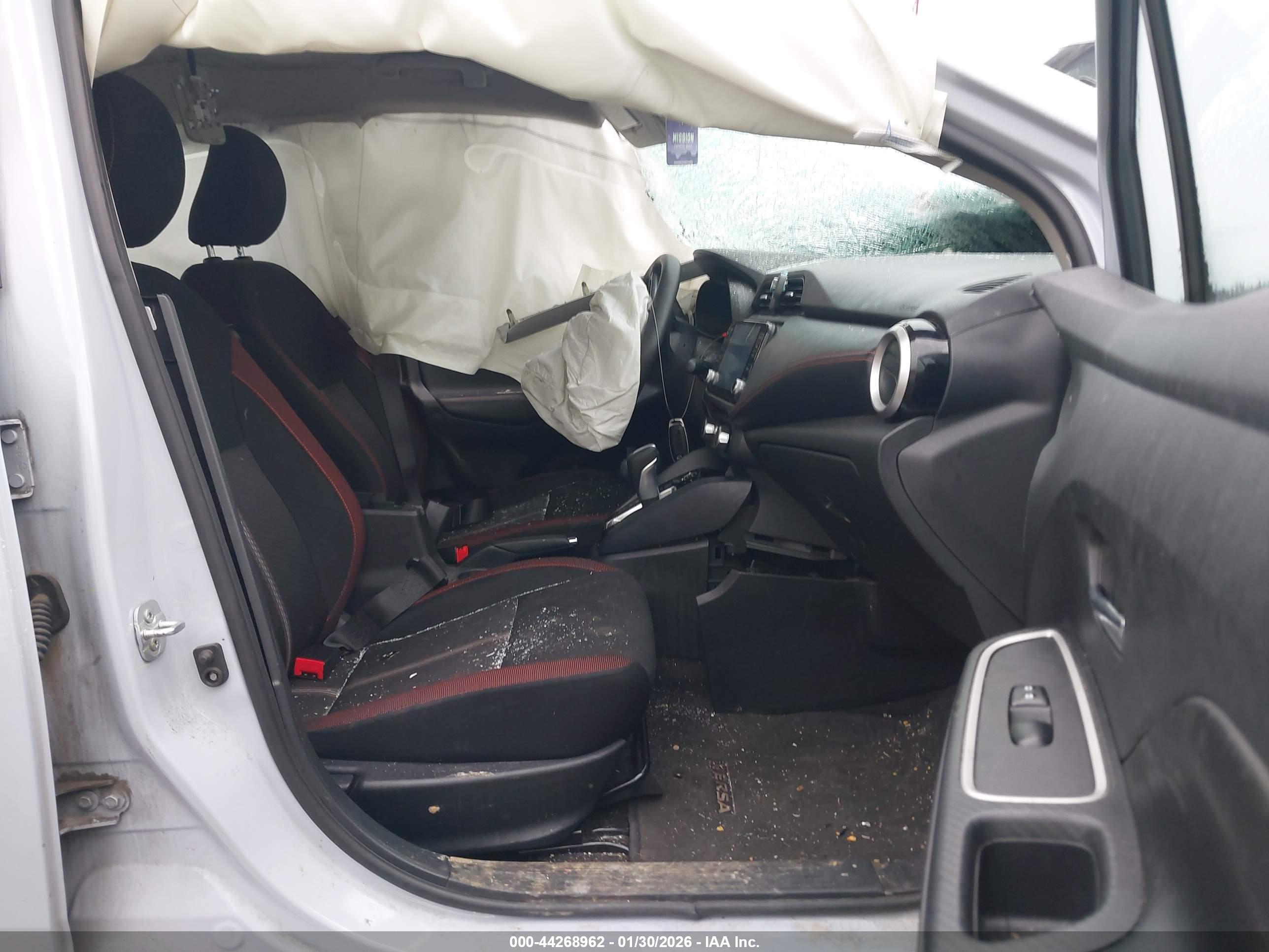 NISSAN VERSA image 5