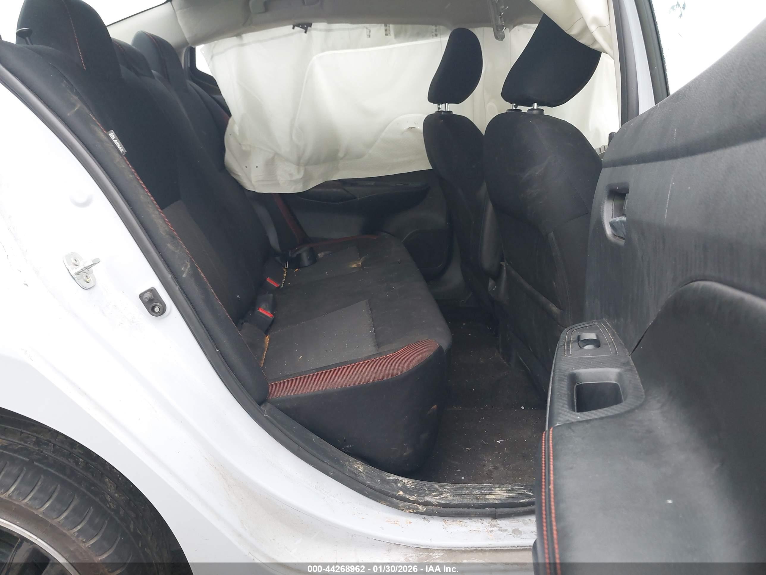 NISSAN VERSA image 8
