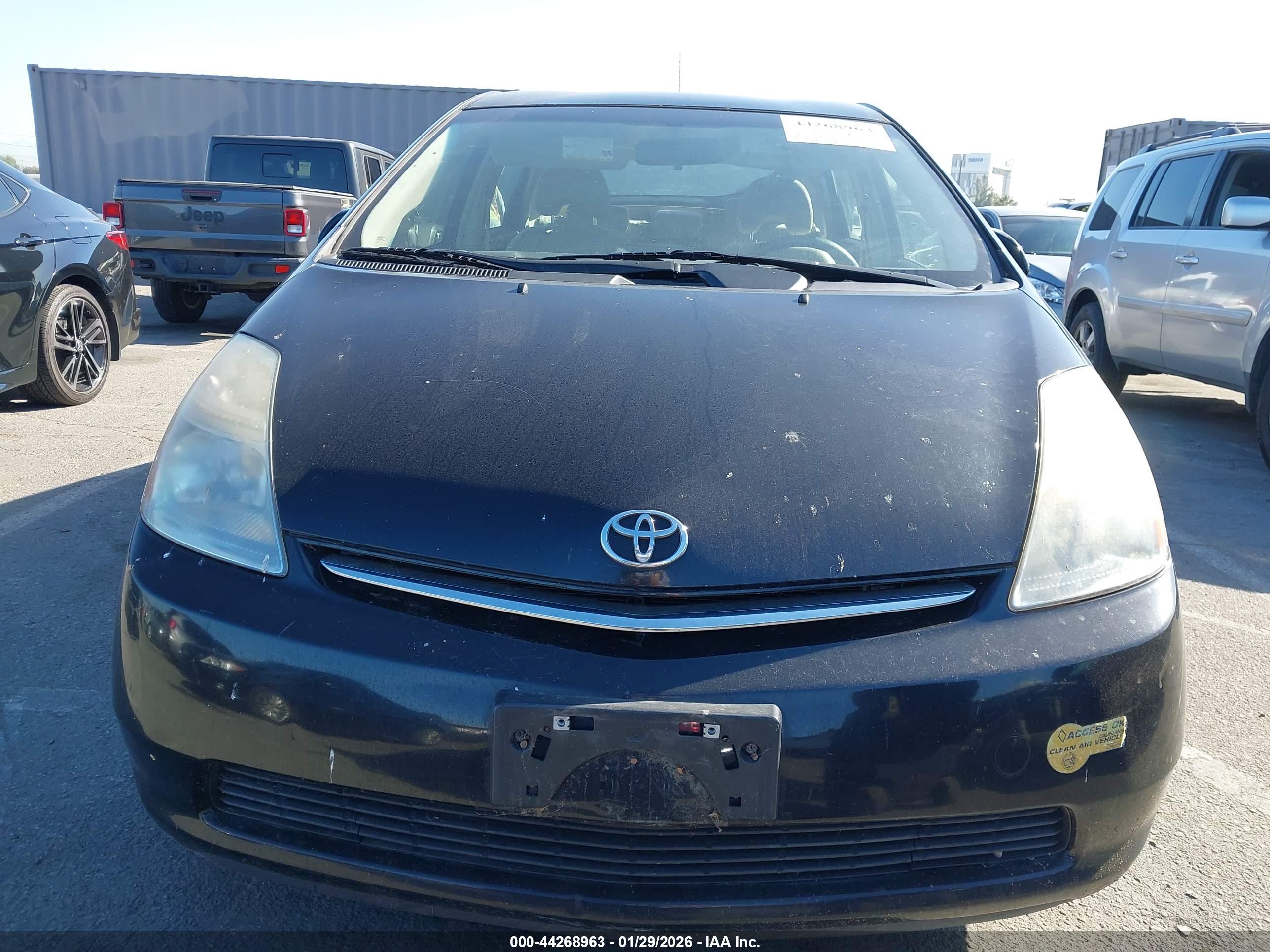 TOYOTA PRIUS image 6