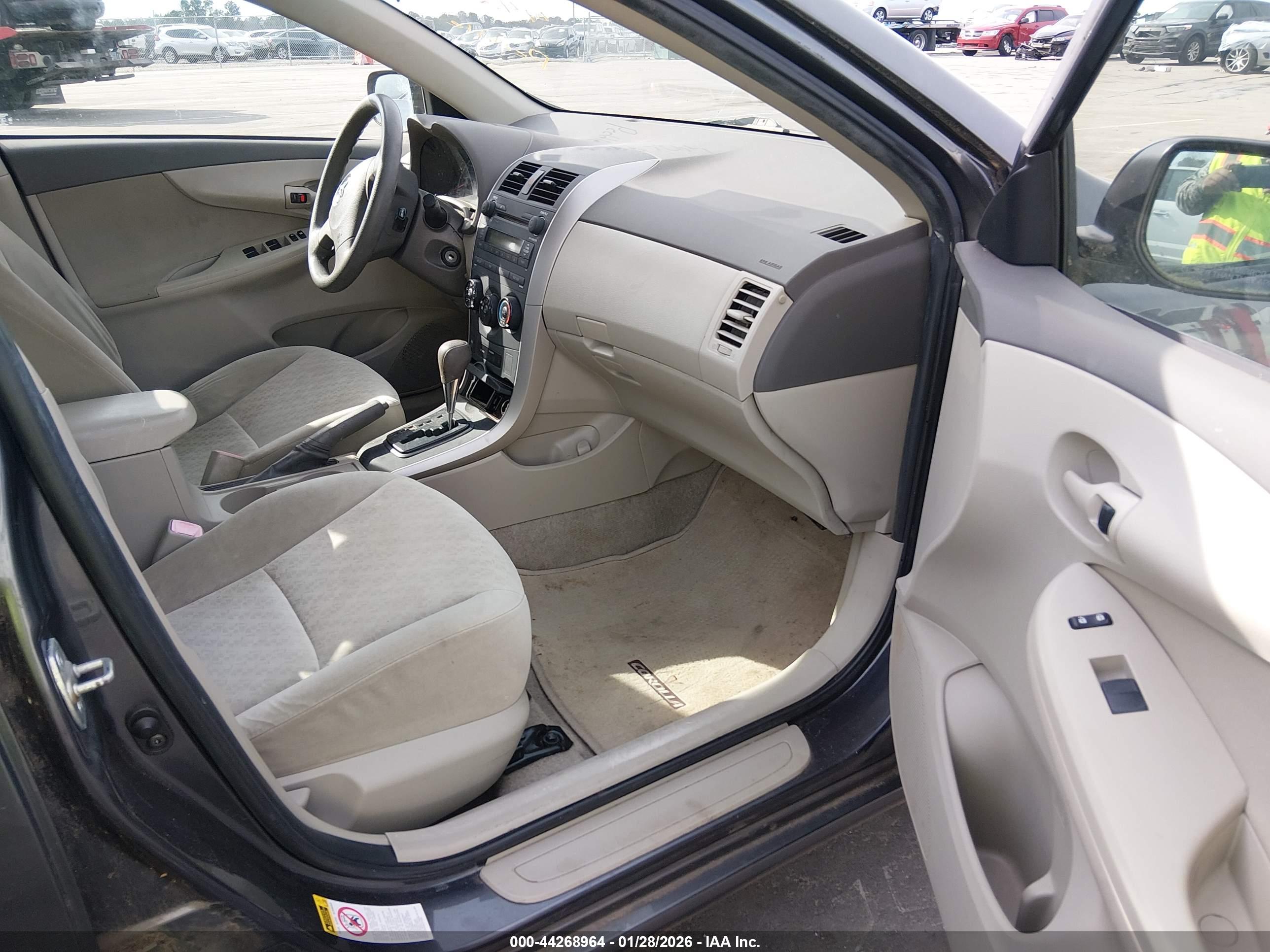 TOYOTA COROLLA image 5