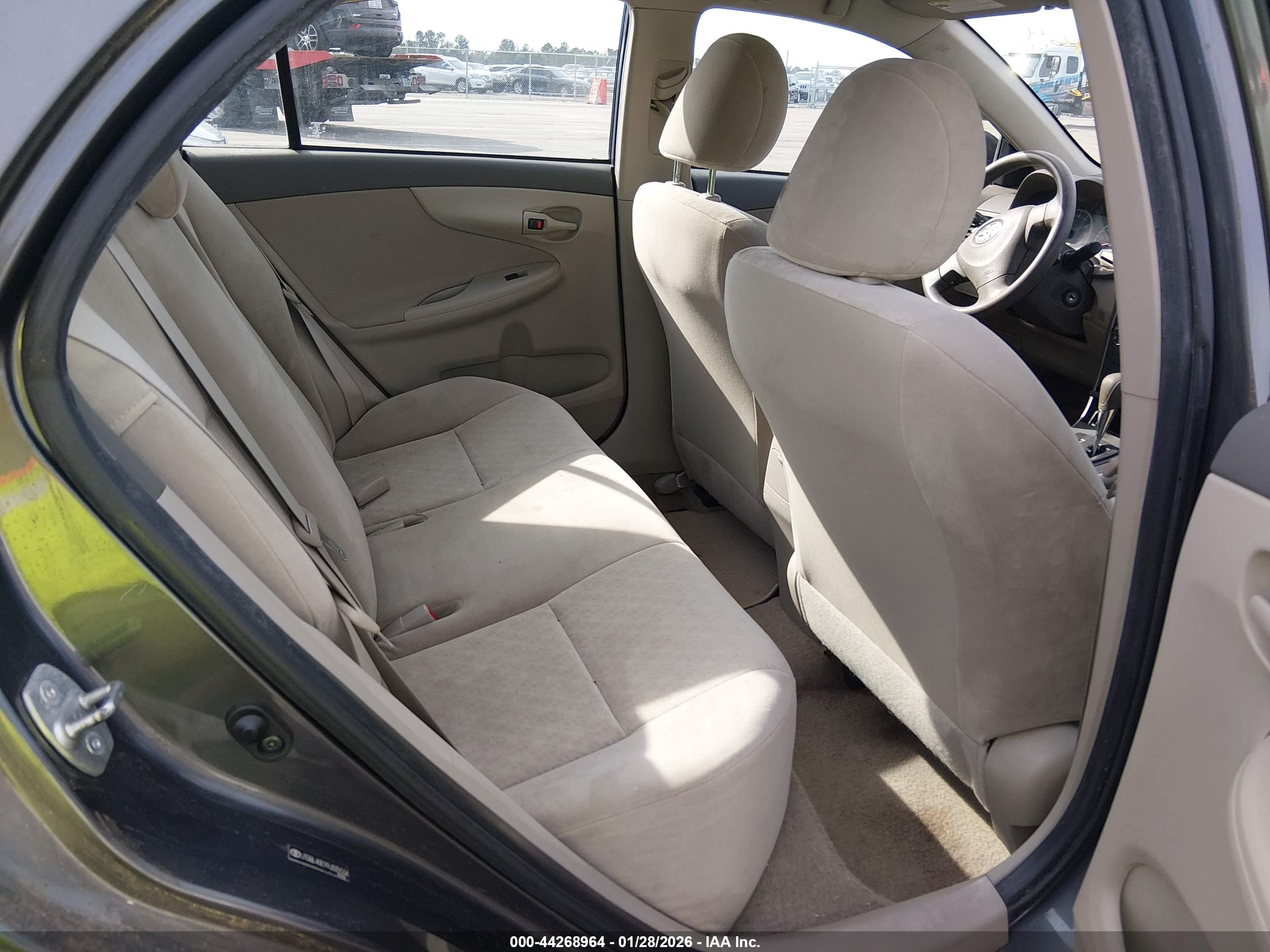 TOYOTA COROLLA image 8