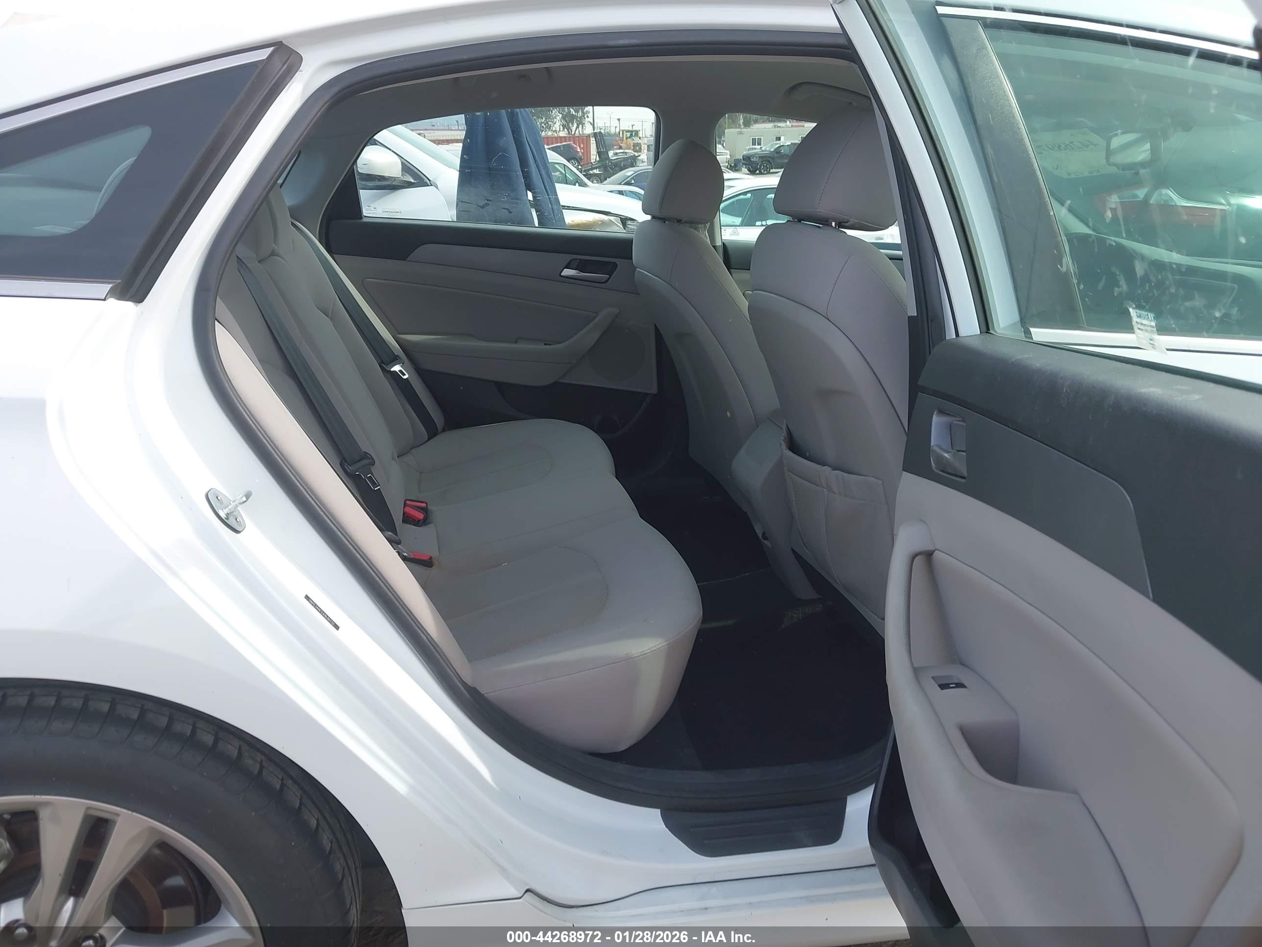 HYUNDAI SONATA image 8