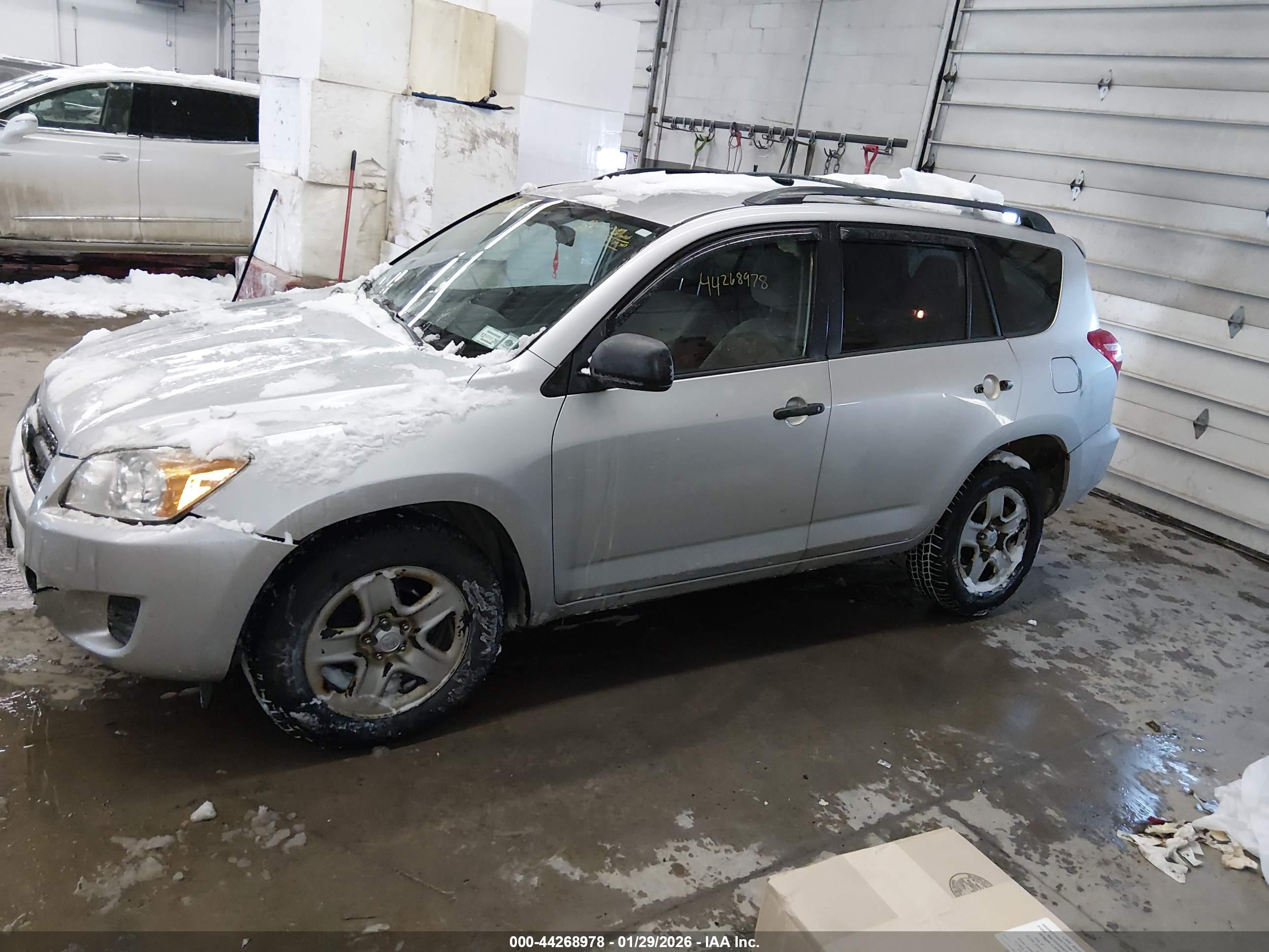 TOYOTA RAV4 image 2