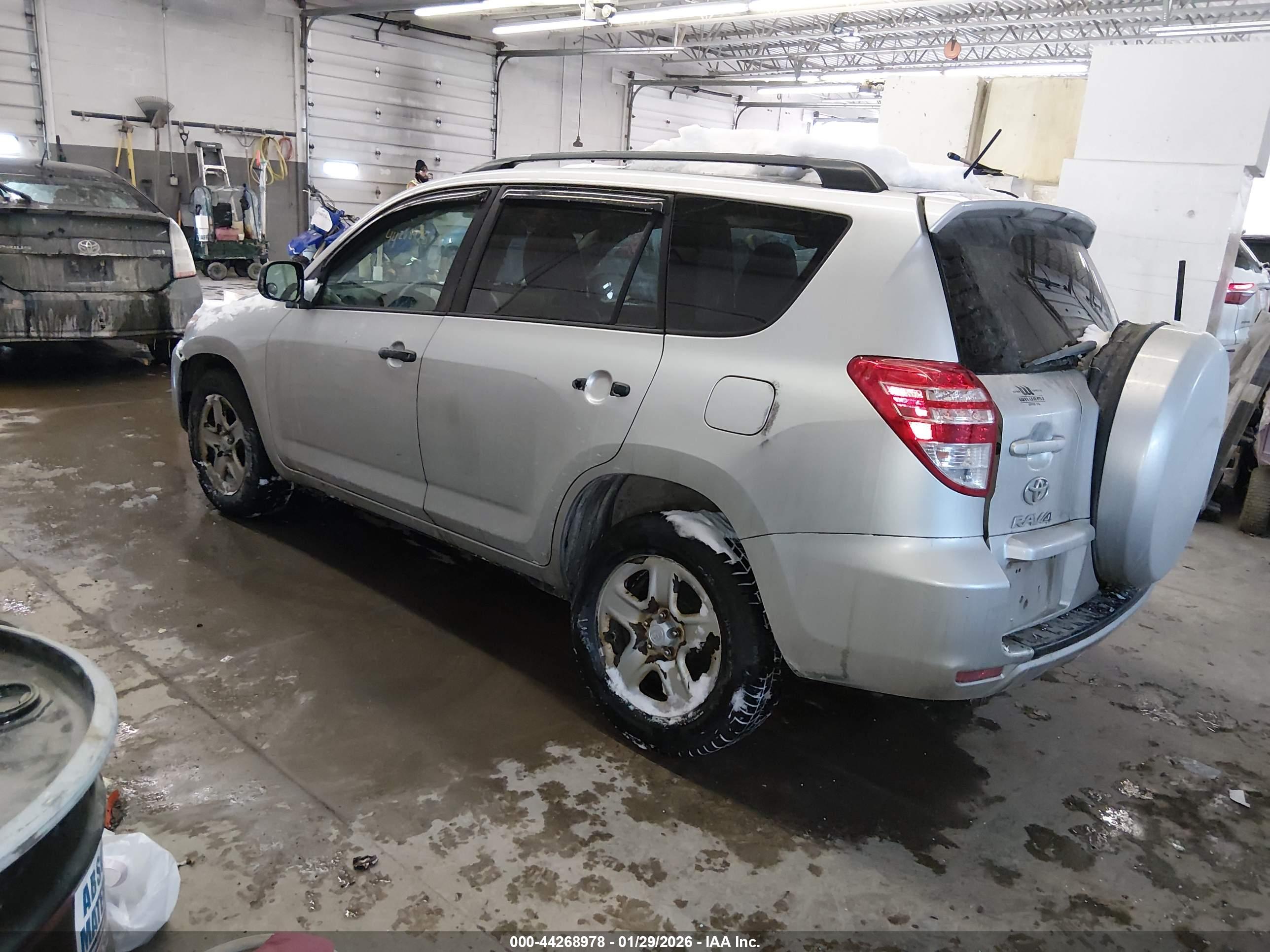 TOYOTA RAV4 image 3