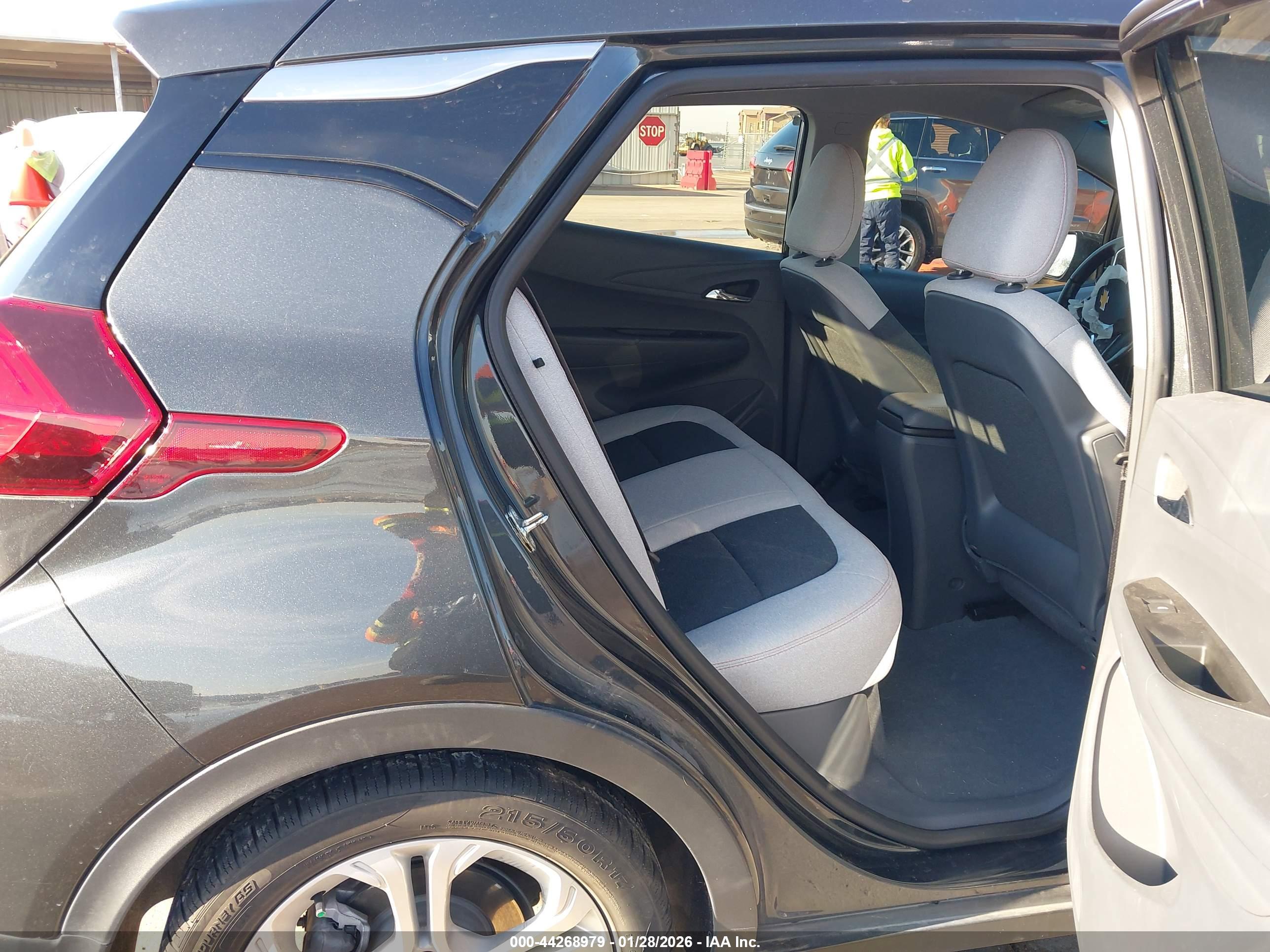 CHEVROLET BOLT image 8