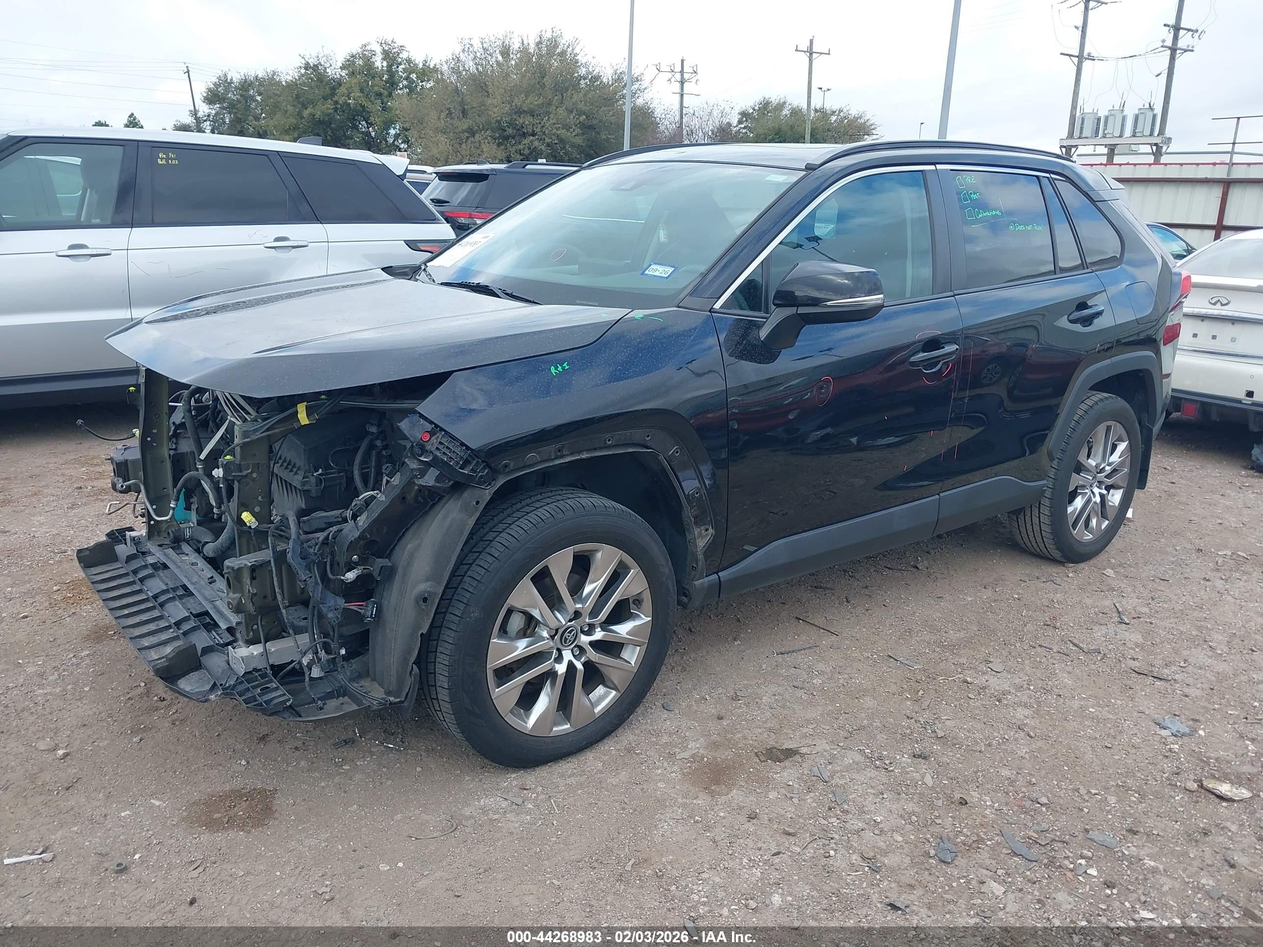 TOYOTA RAV4 image 2