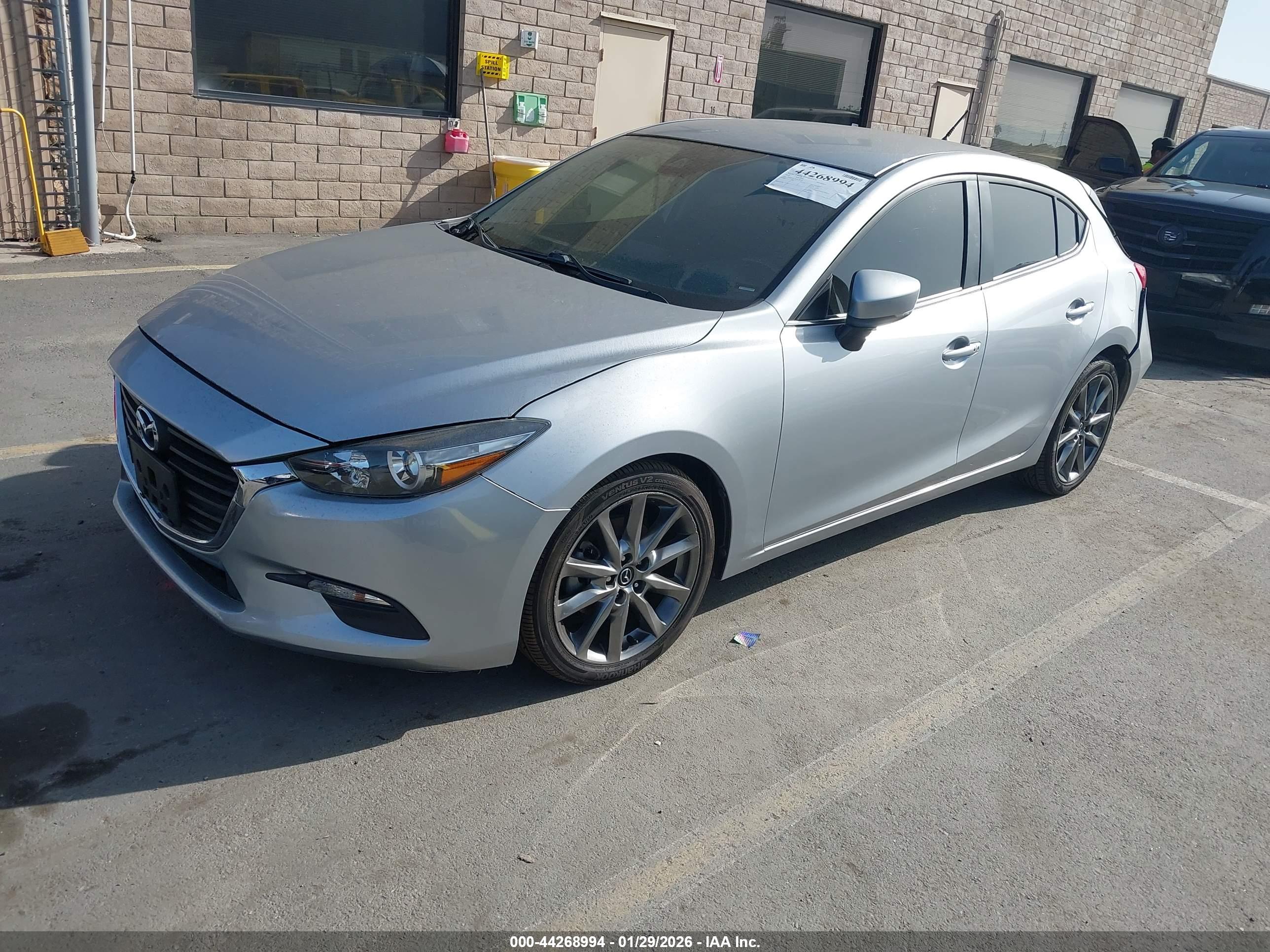 MAZDA MAZDA3 image 2
