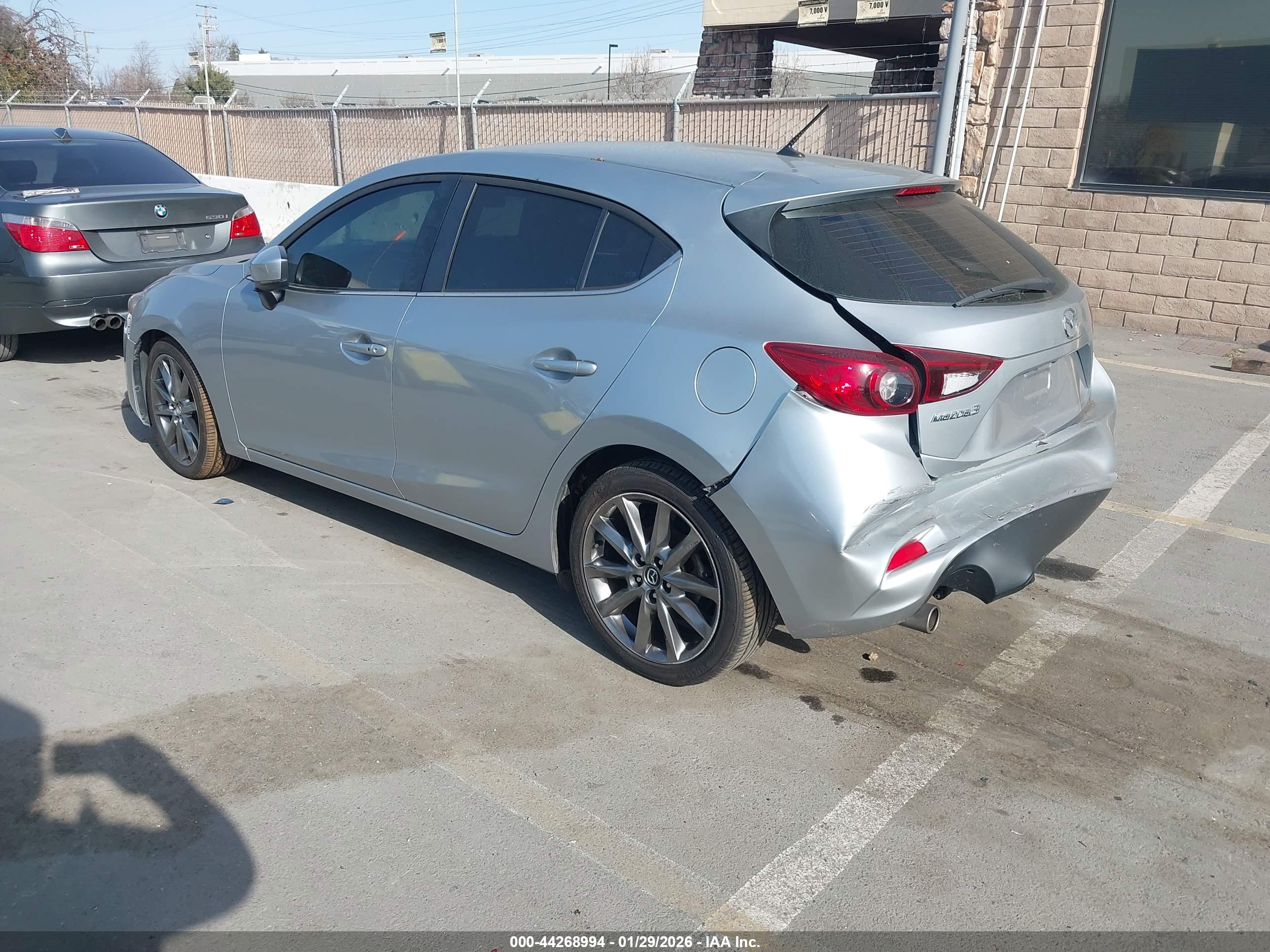 MAZDA MAZDA3 image 3