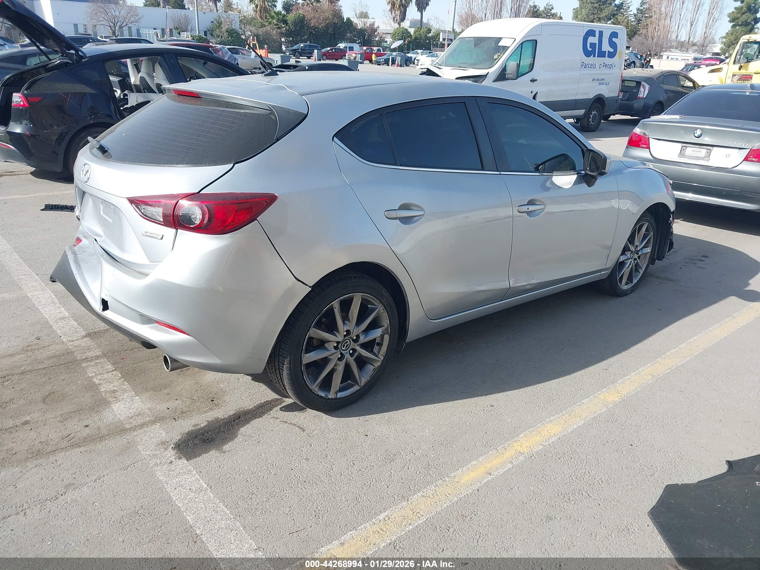 MAZDA MAZDA3 image 4