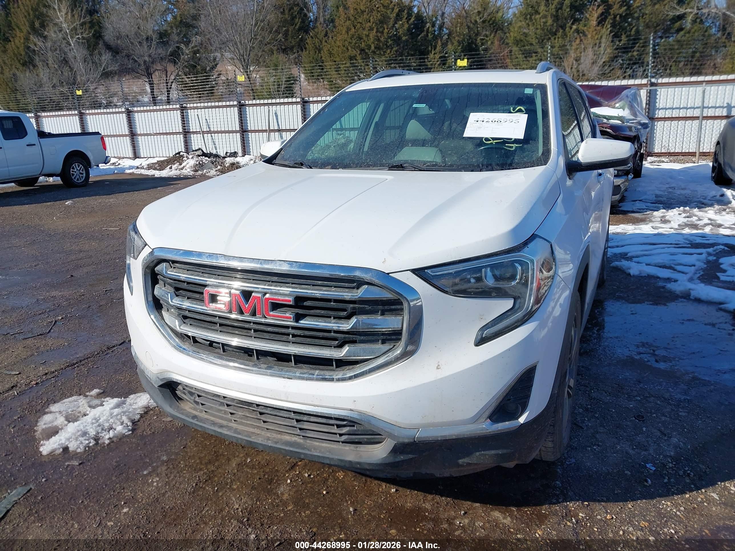 GMC TERRAIN image 6