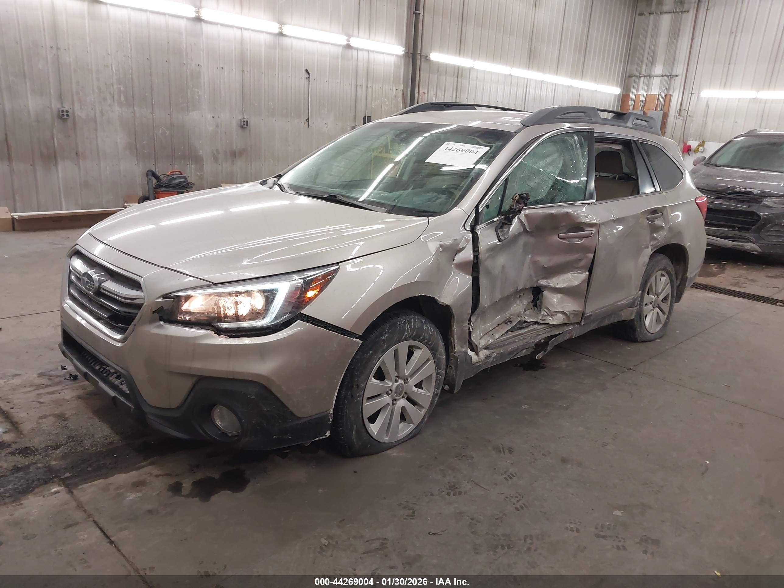 SUBARU OUTBACK image 2
