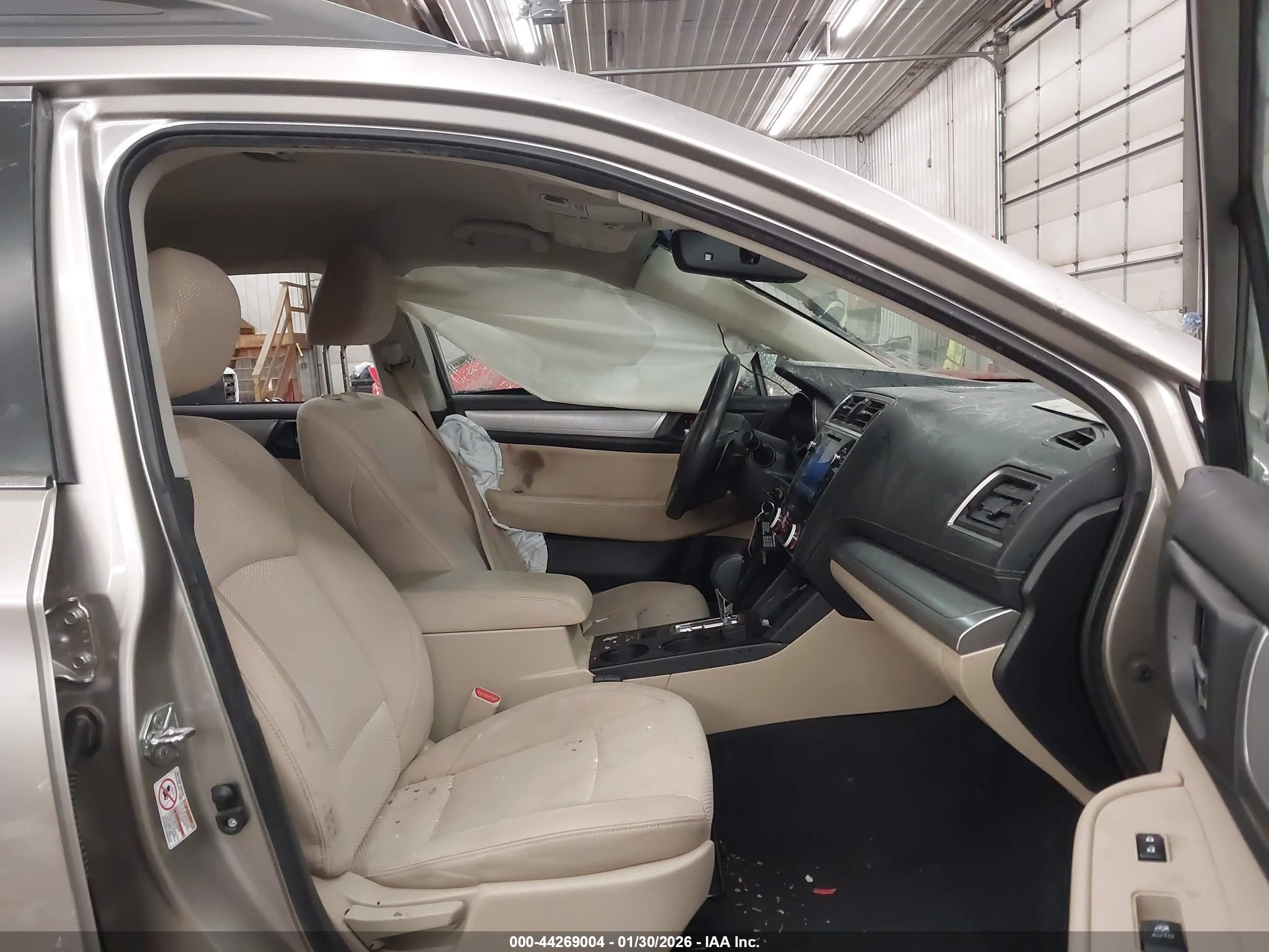 SUBARU OUTBACK image 5