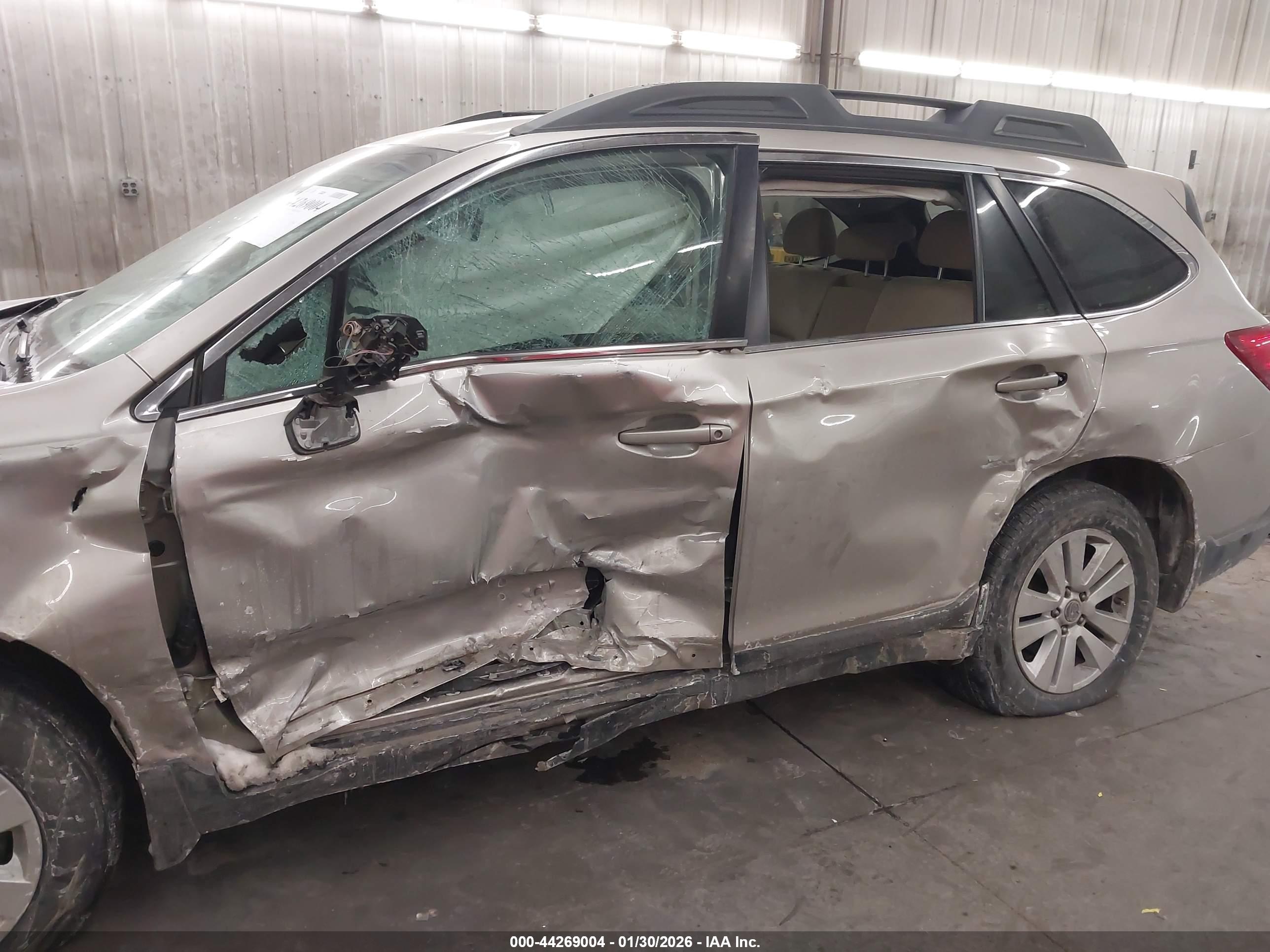 SUBARU OUTBACK image 6