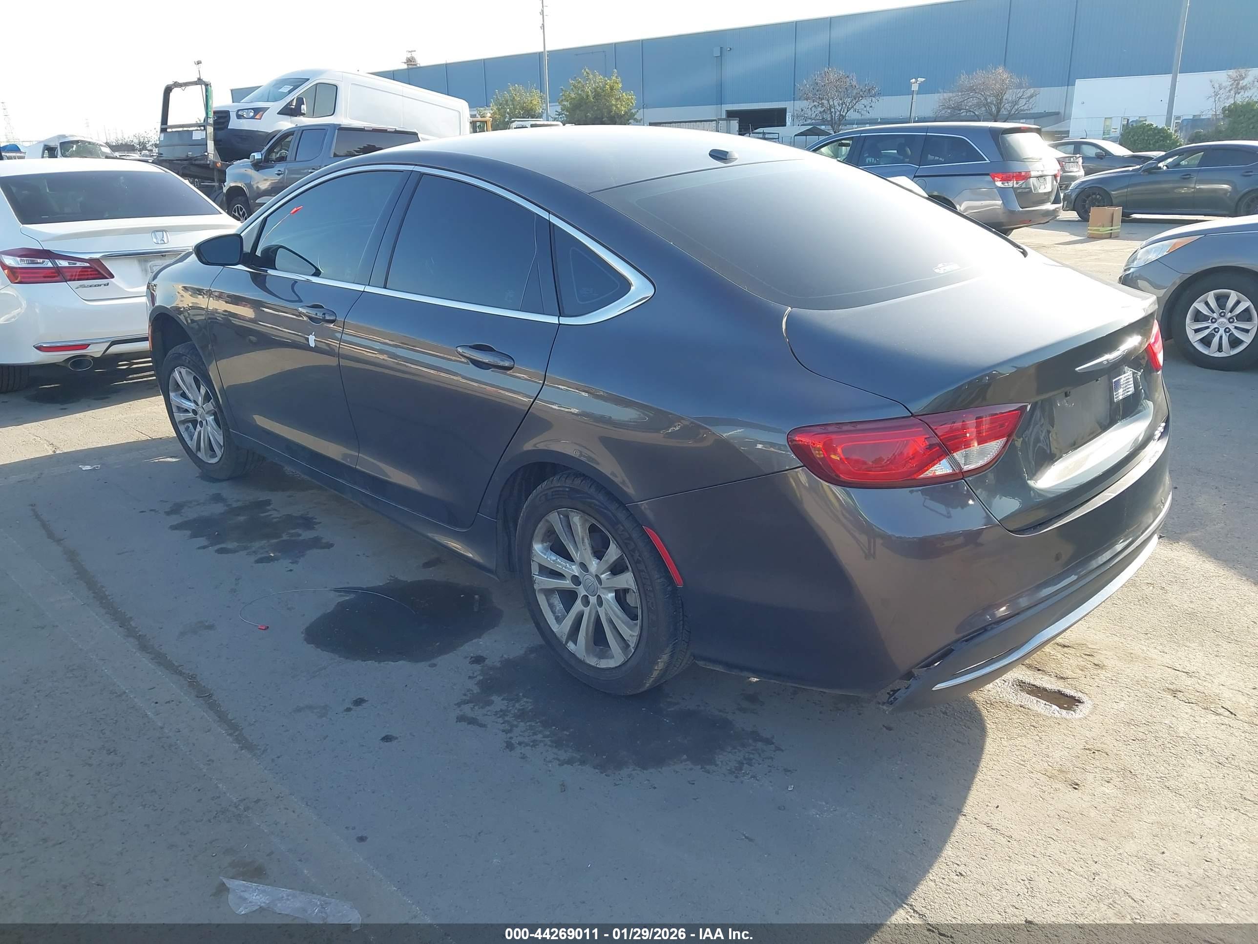 CHRYSLER 200 image 3