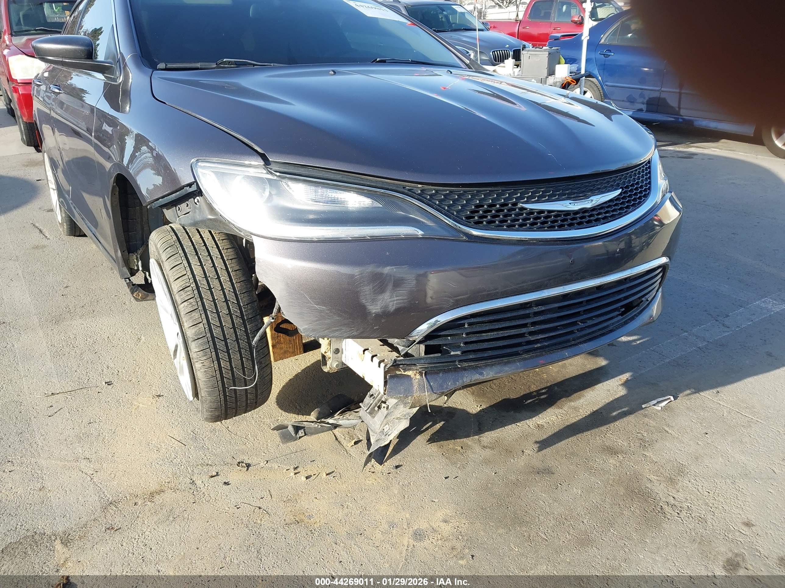 CHRYSLER 200 image 6