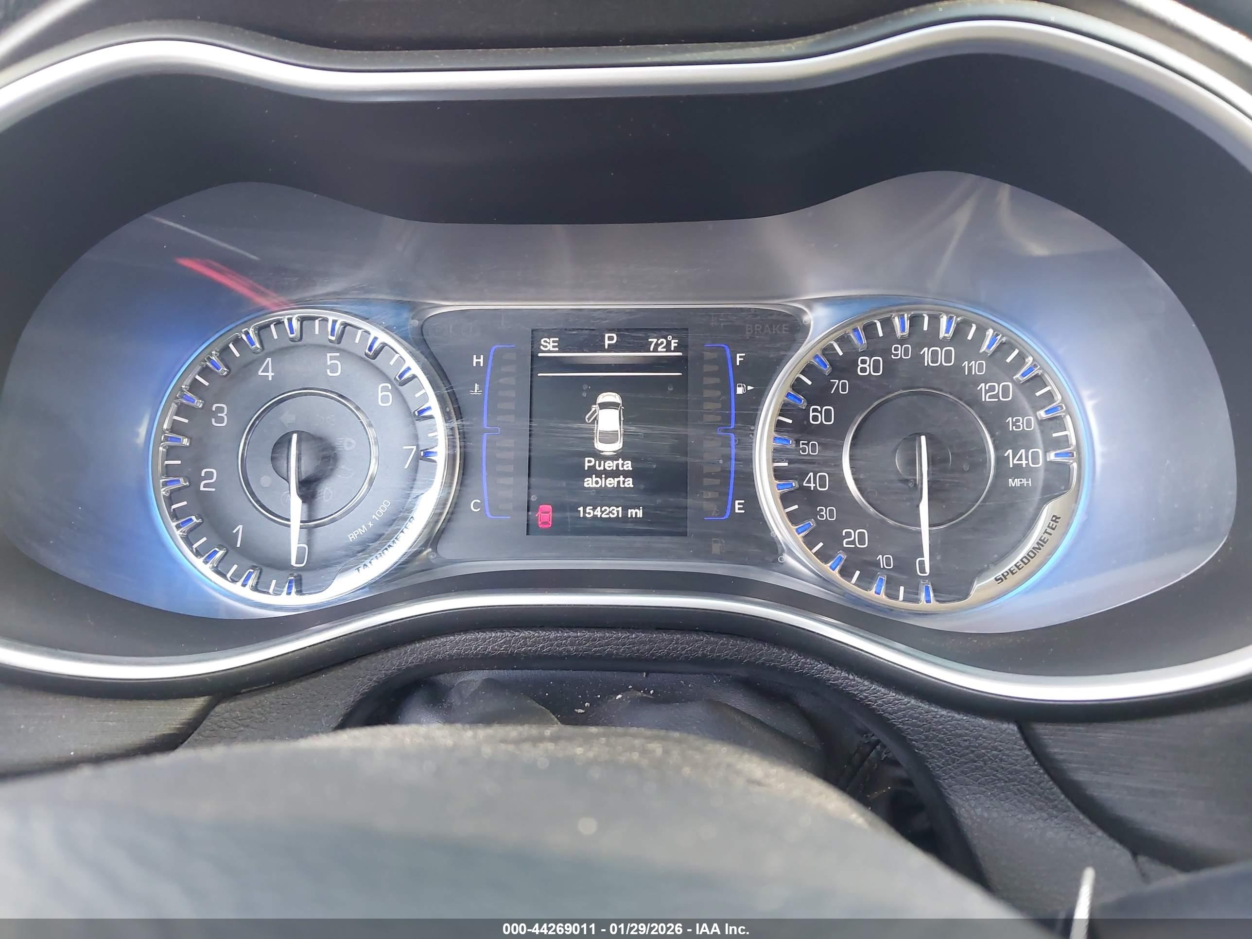 CHRYSLER 200 image 7