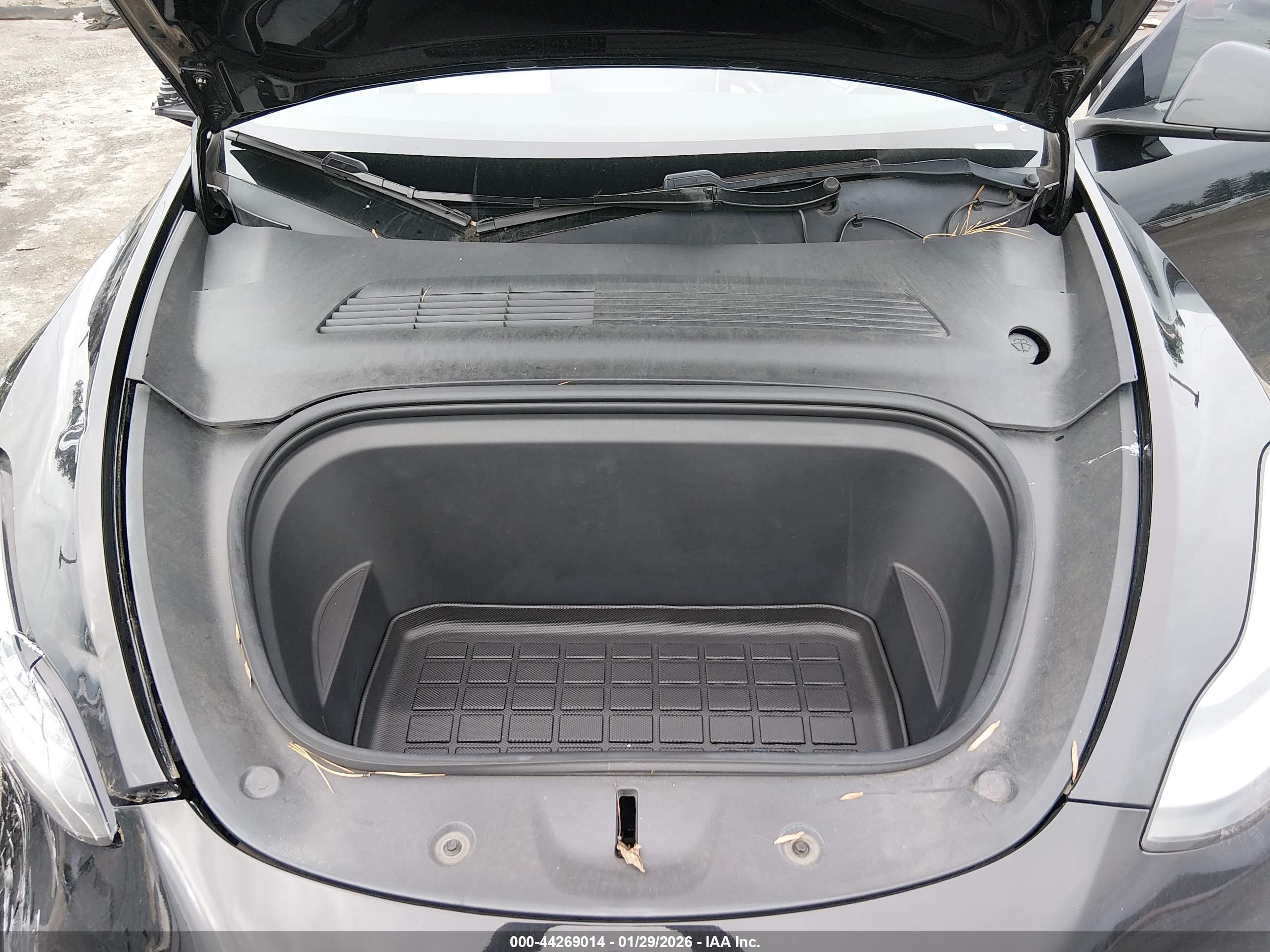 TESLA MODEL image 10