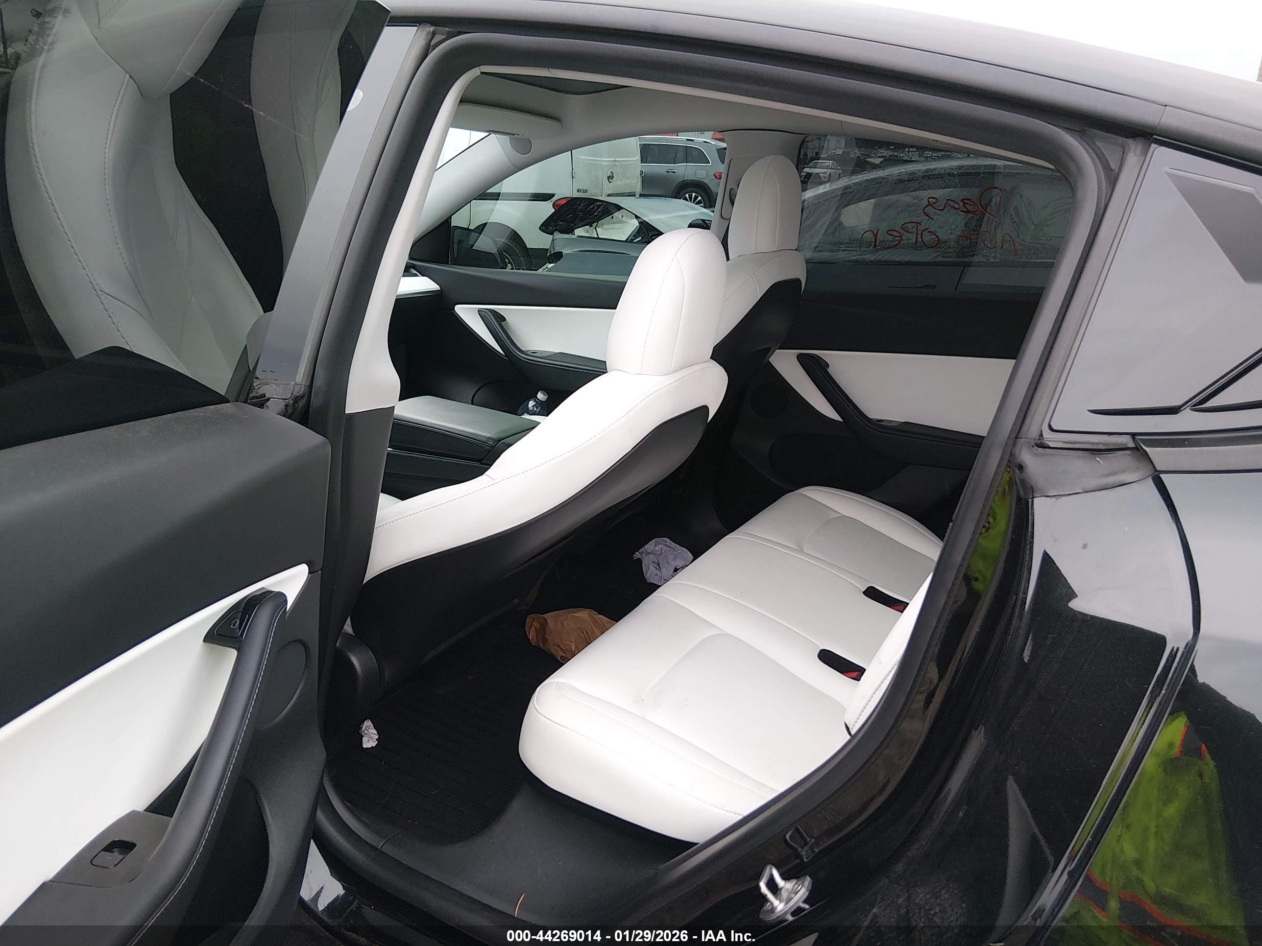 TESLA MODEL image 8