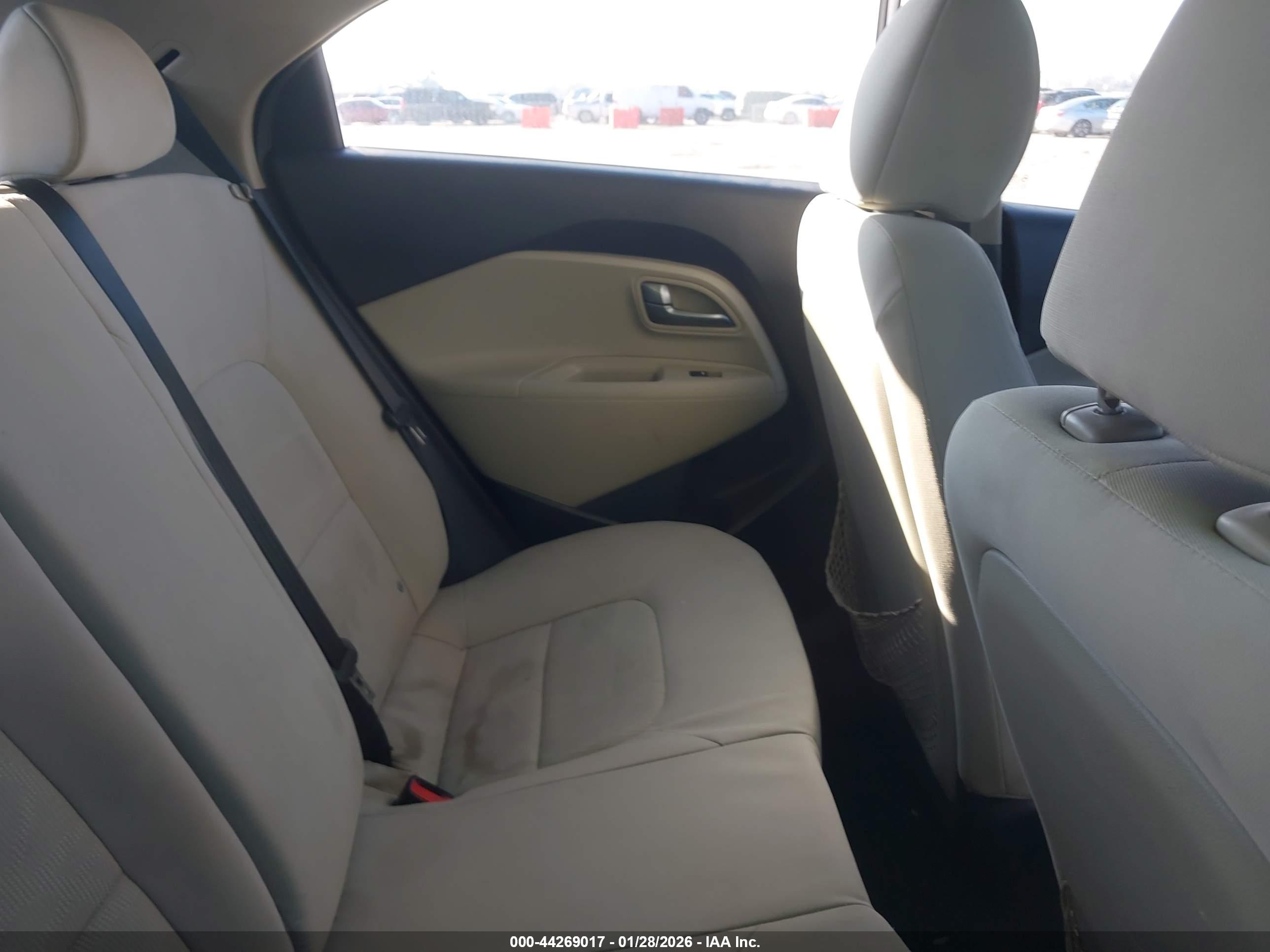 KIA RIO image 8