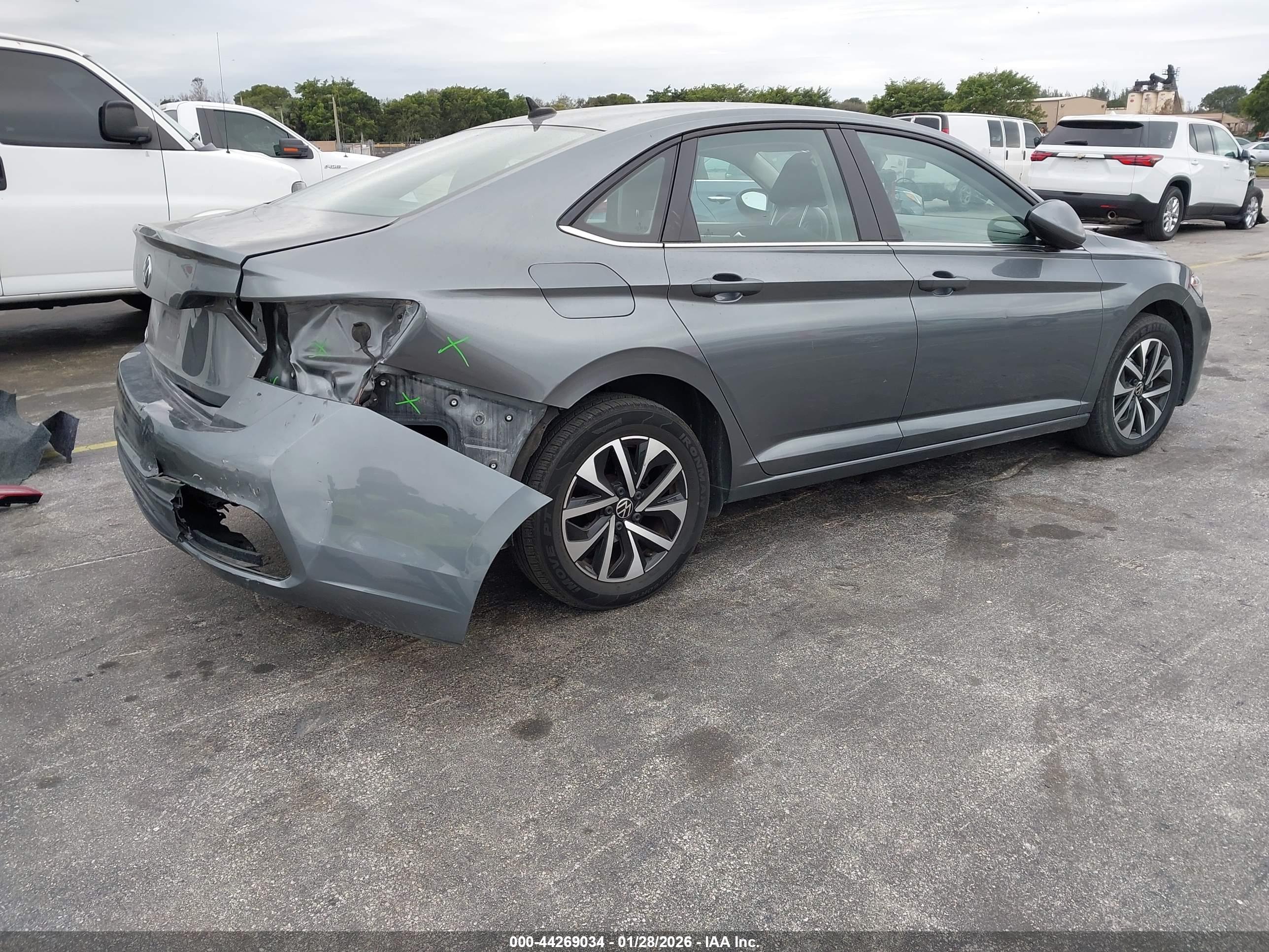 VOLKSWAGEN JETTA image 4