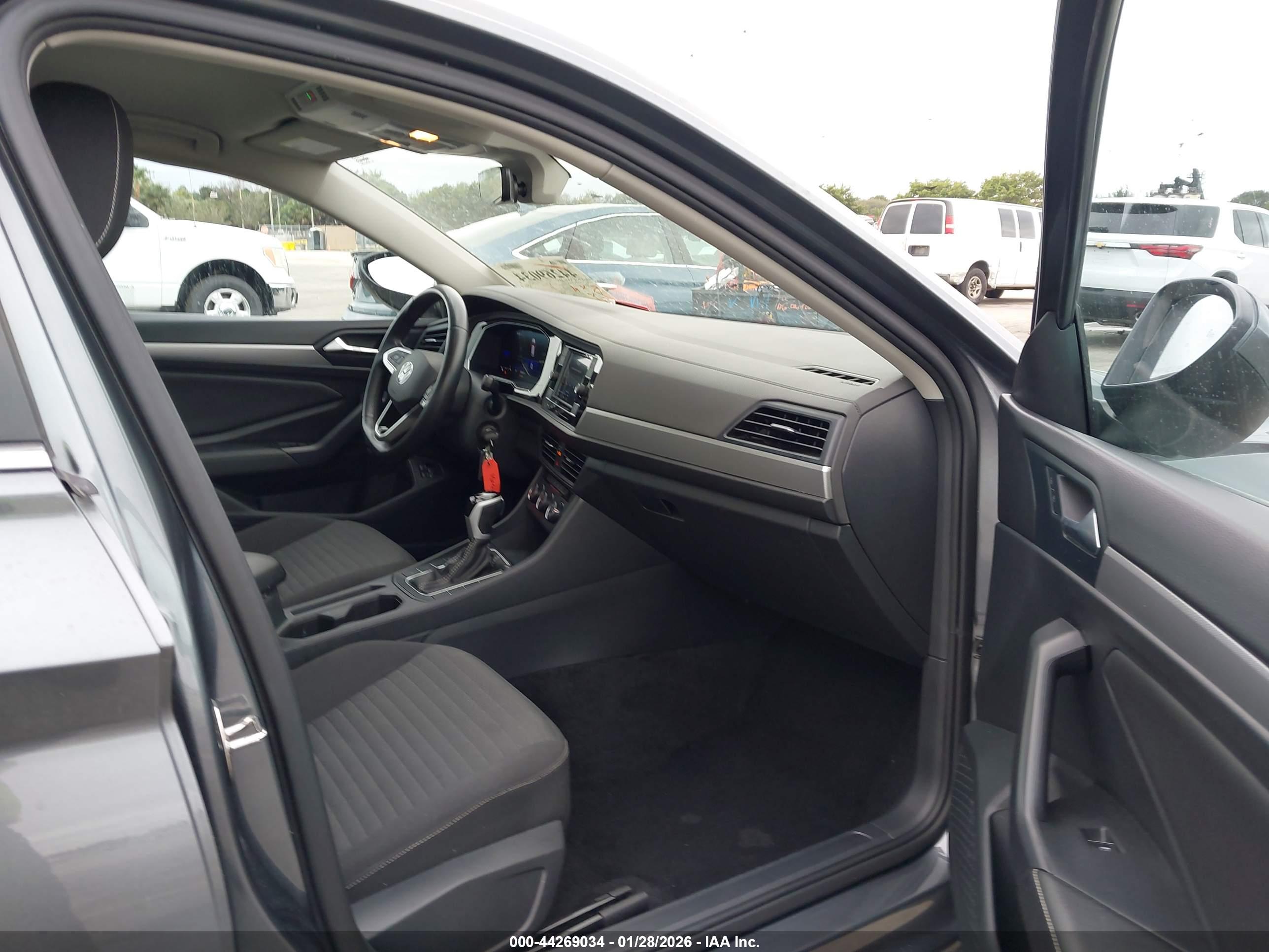 VOLKSWAGEN JETTA image 5