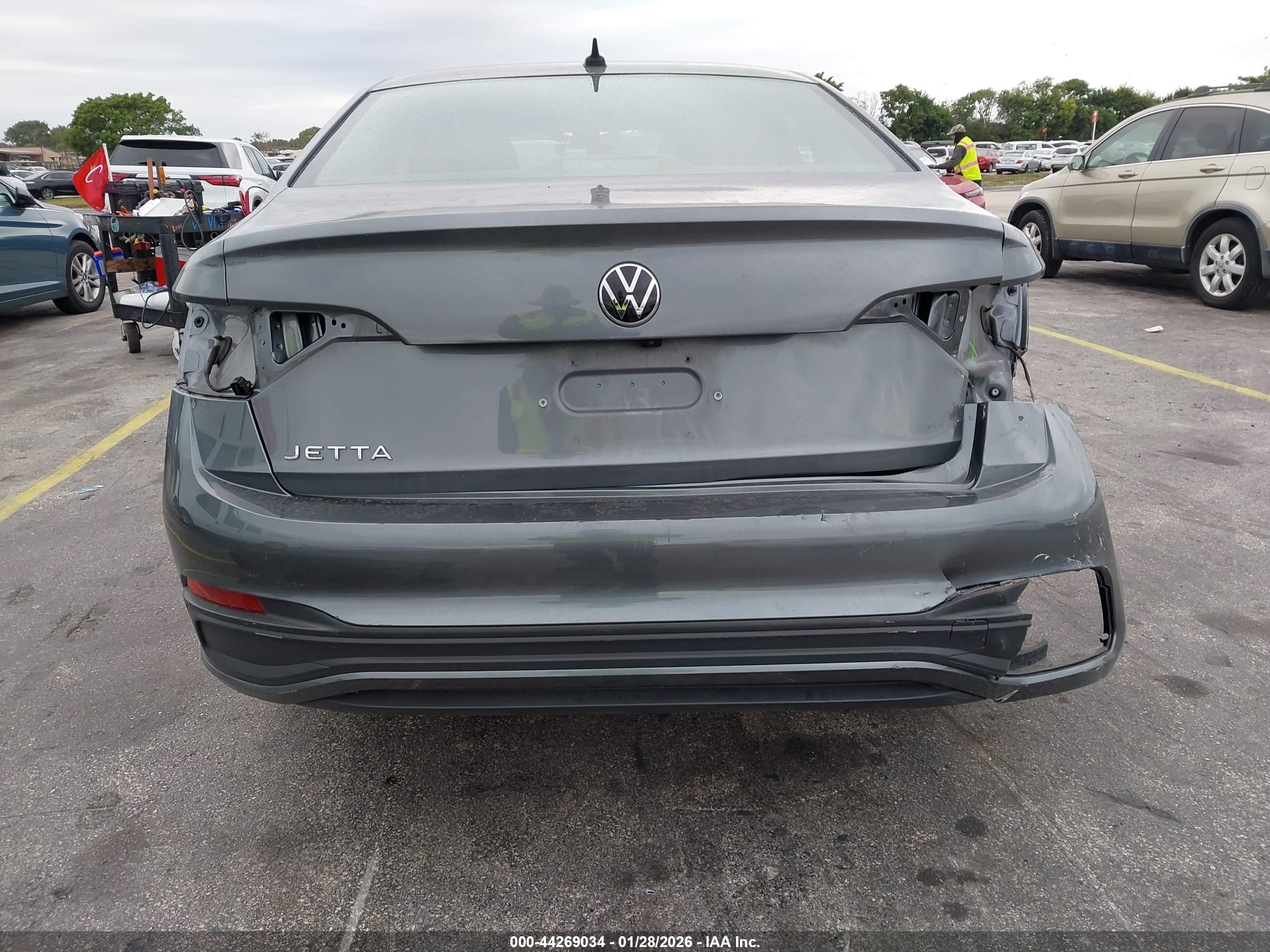 VOLKSWAGEN JETTA image 6