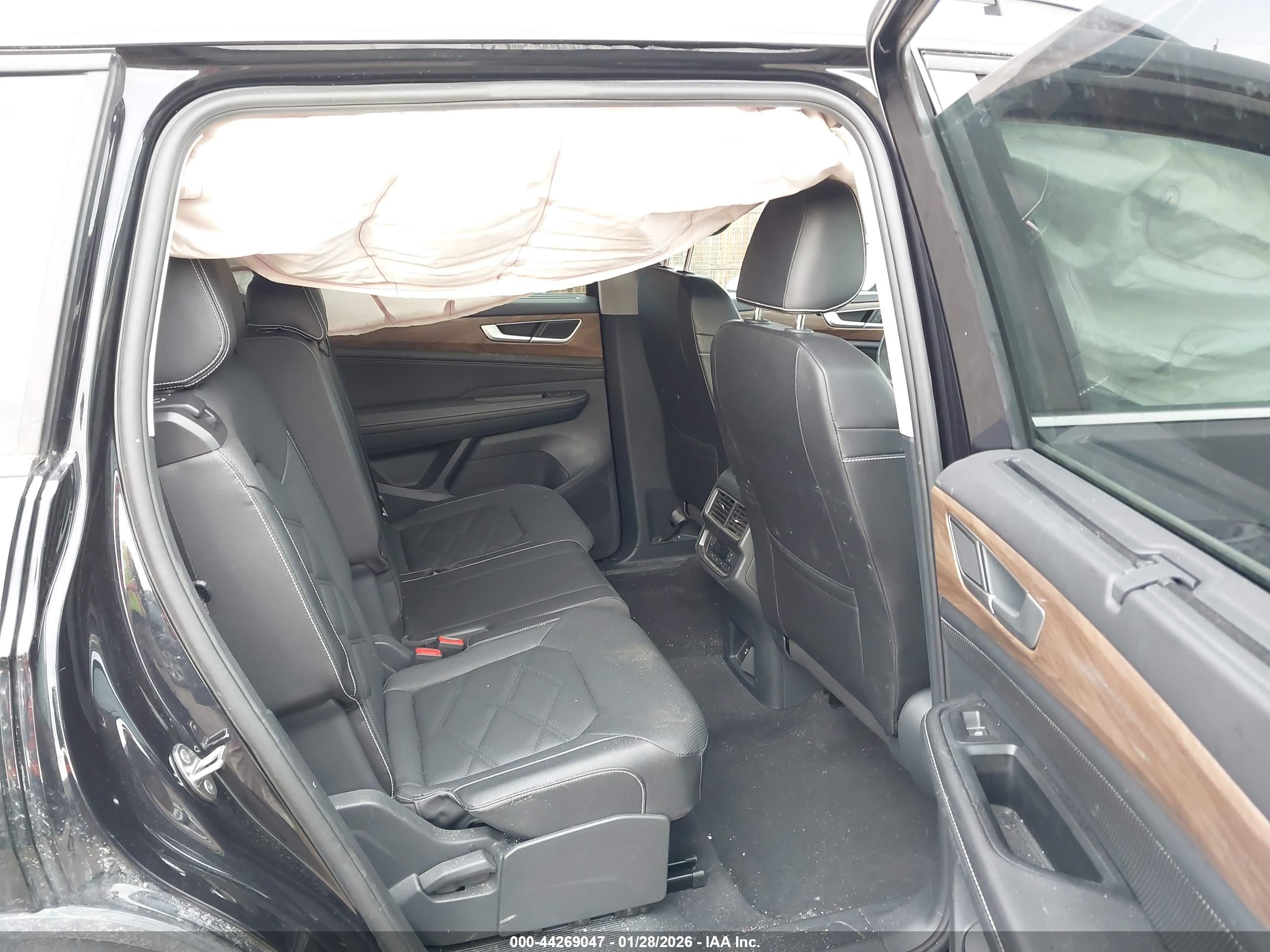 VOLKSWAGEN ATLAS image 8