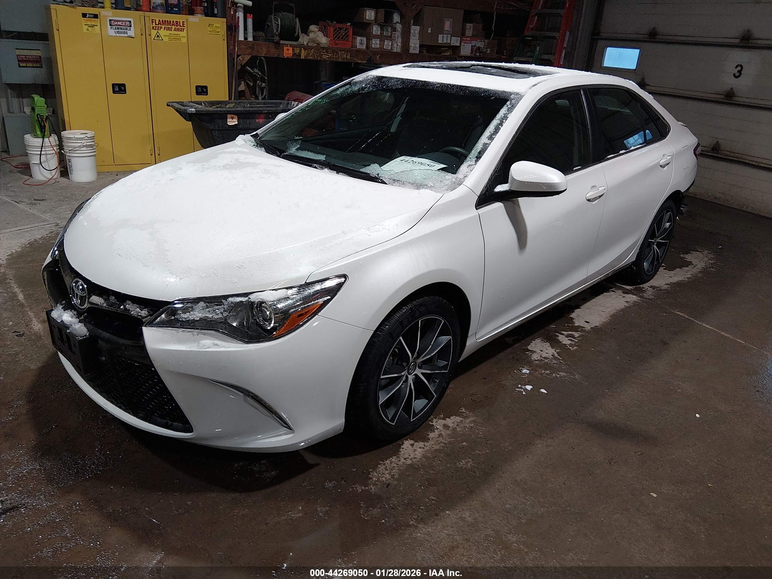 TOYOTA CAMRY image 2