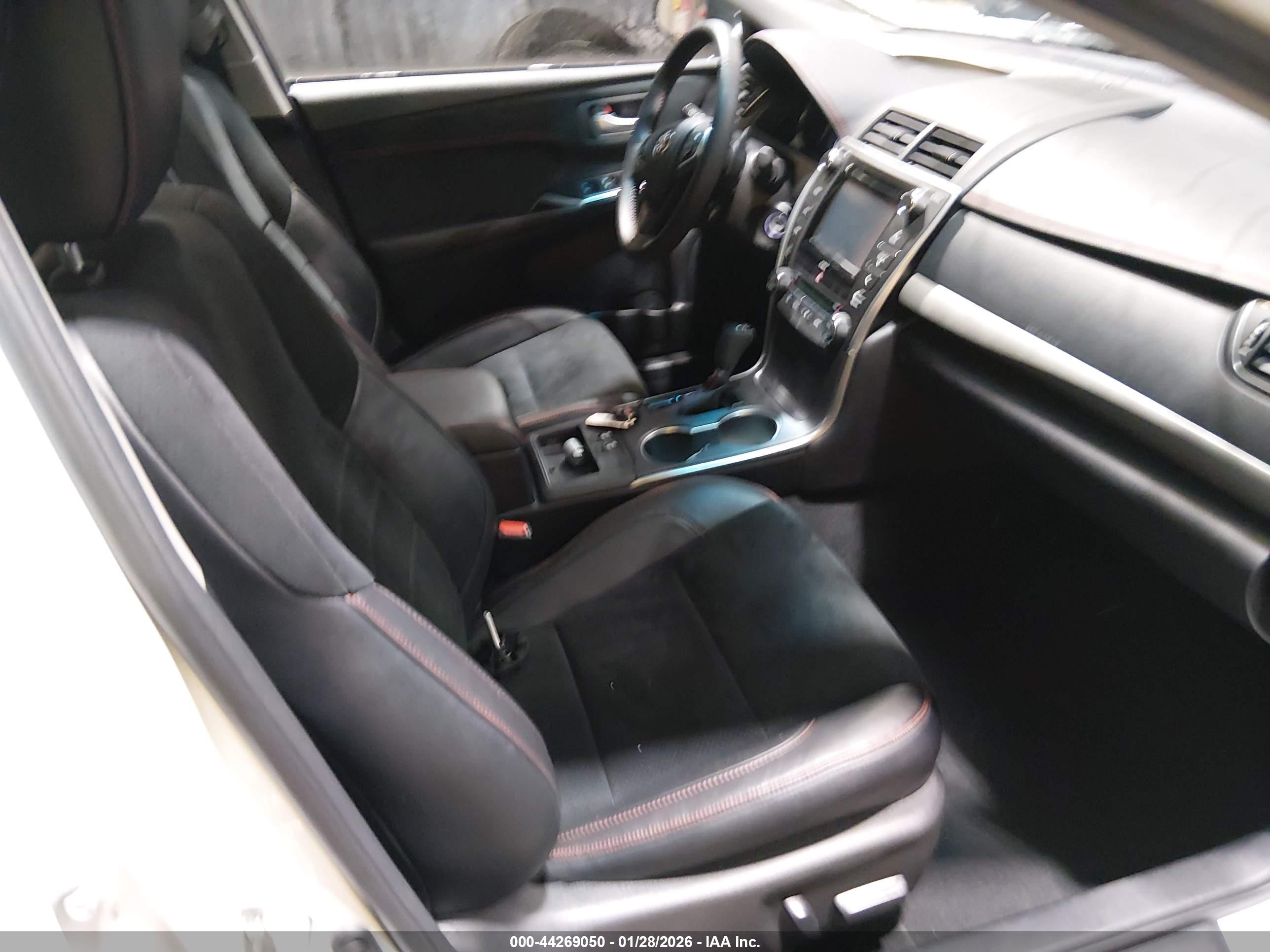 TOYOTA CAMRY image 5