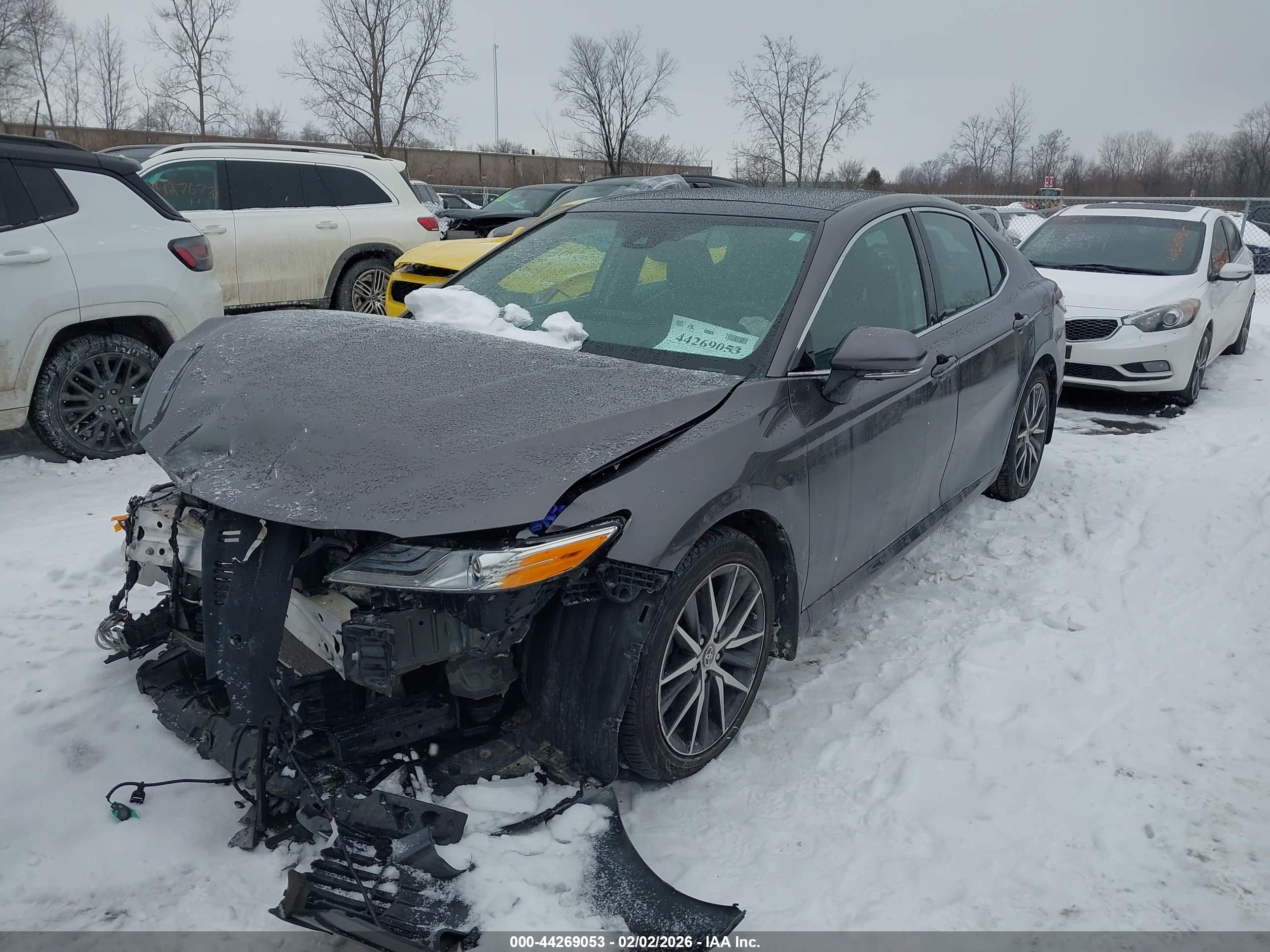 TOYOTA CAMRY image 2