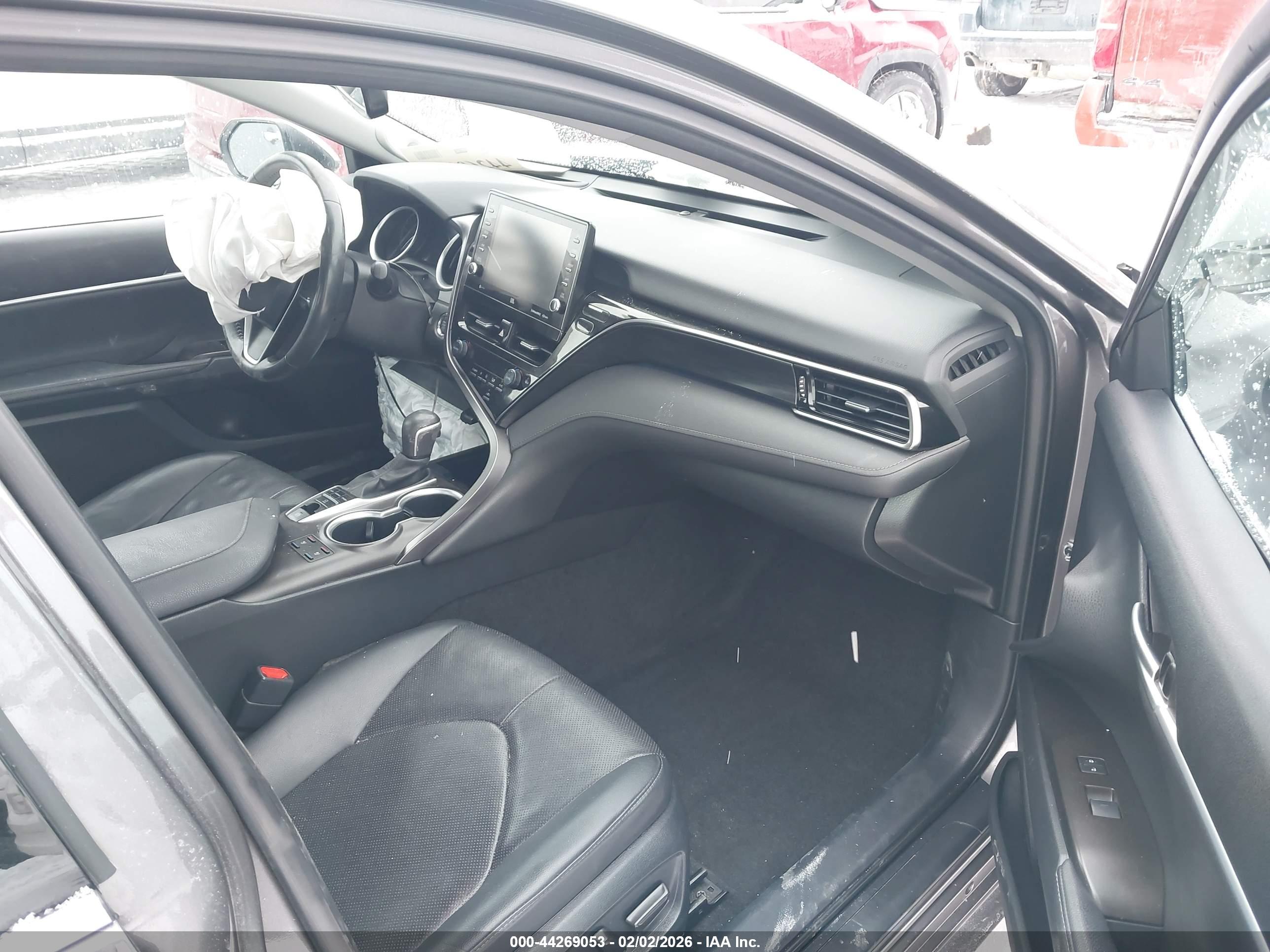 TOYOTA CAMRY image 5