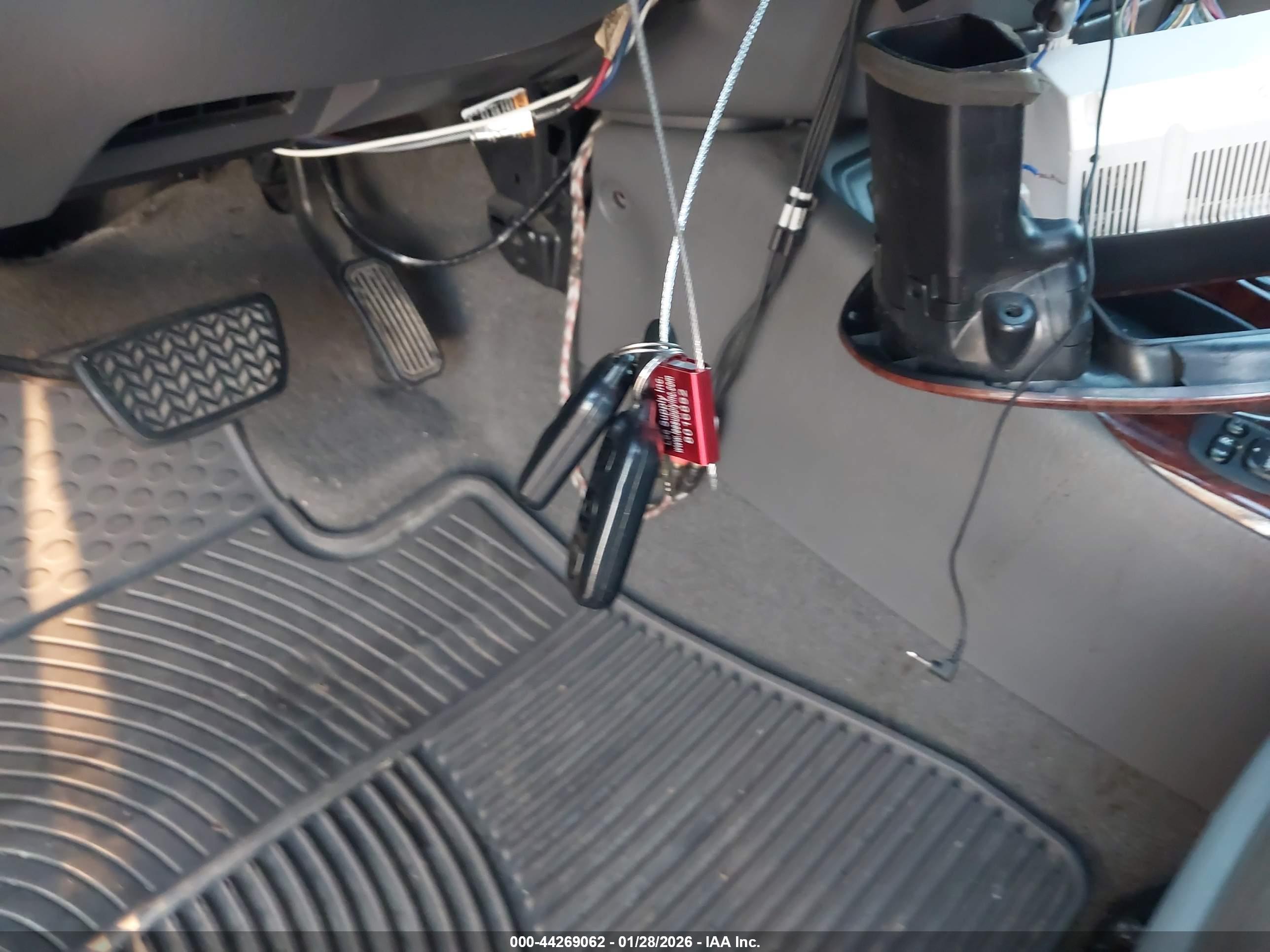 TOYOTA SEQUOIA image 11