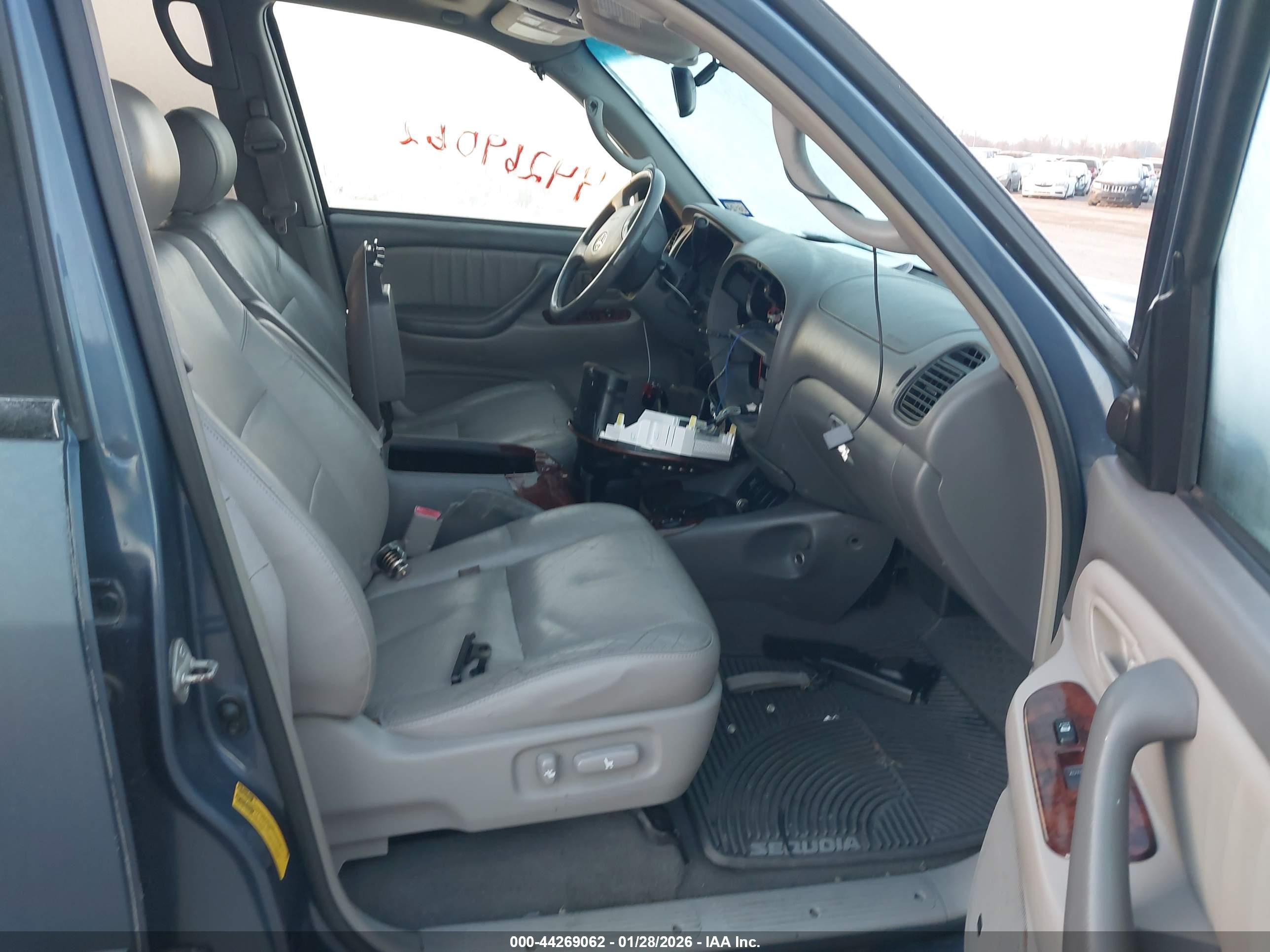 TOYOTA SEQUOIA image 5