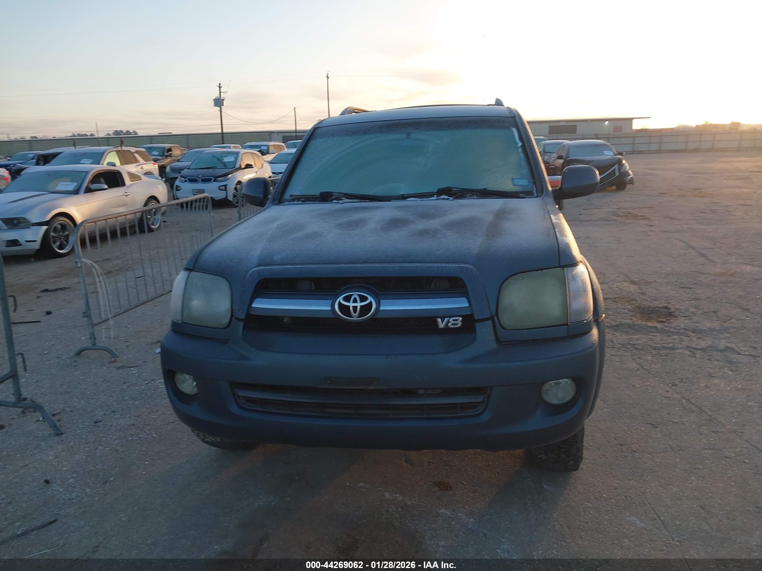 TOYOTA SEQUOIA image 6