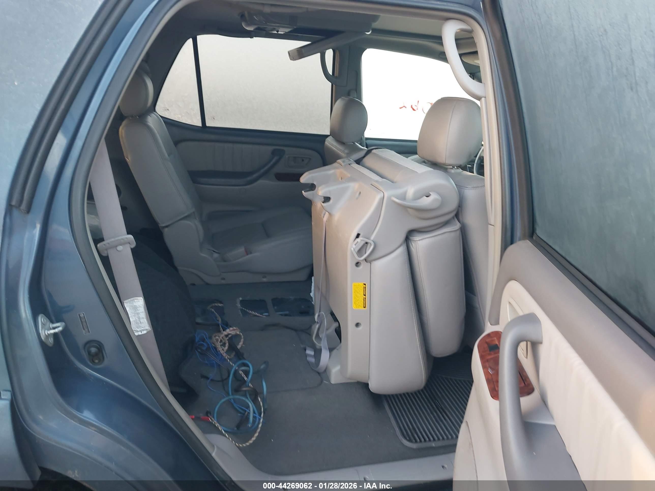 TOYOTA SEQUOIA image 8
