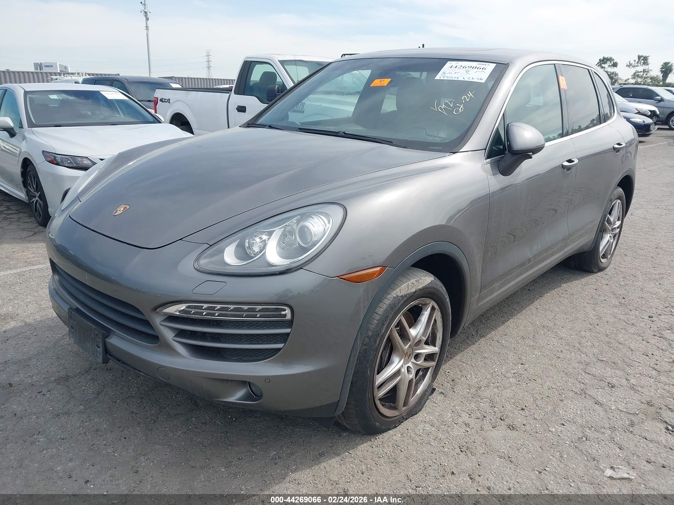 PORSCHE CAYENNE image 2
