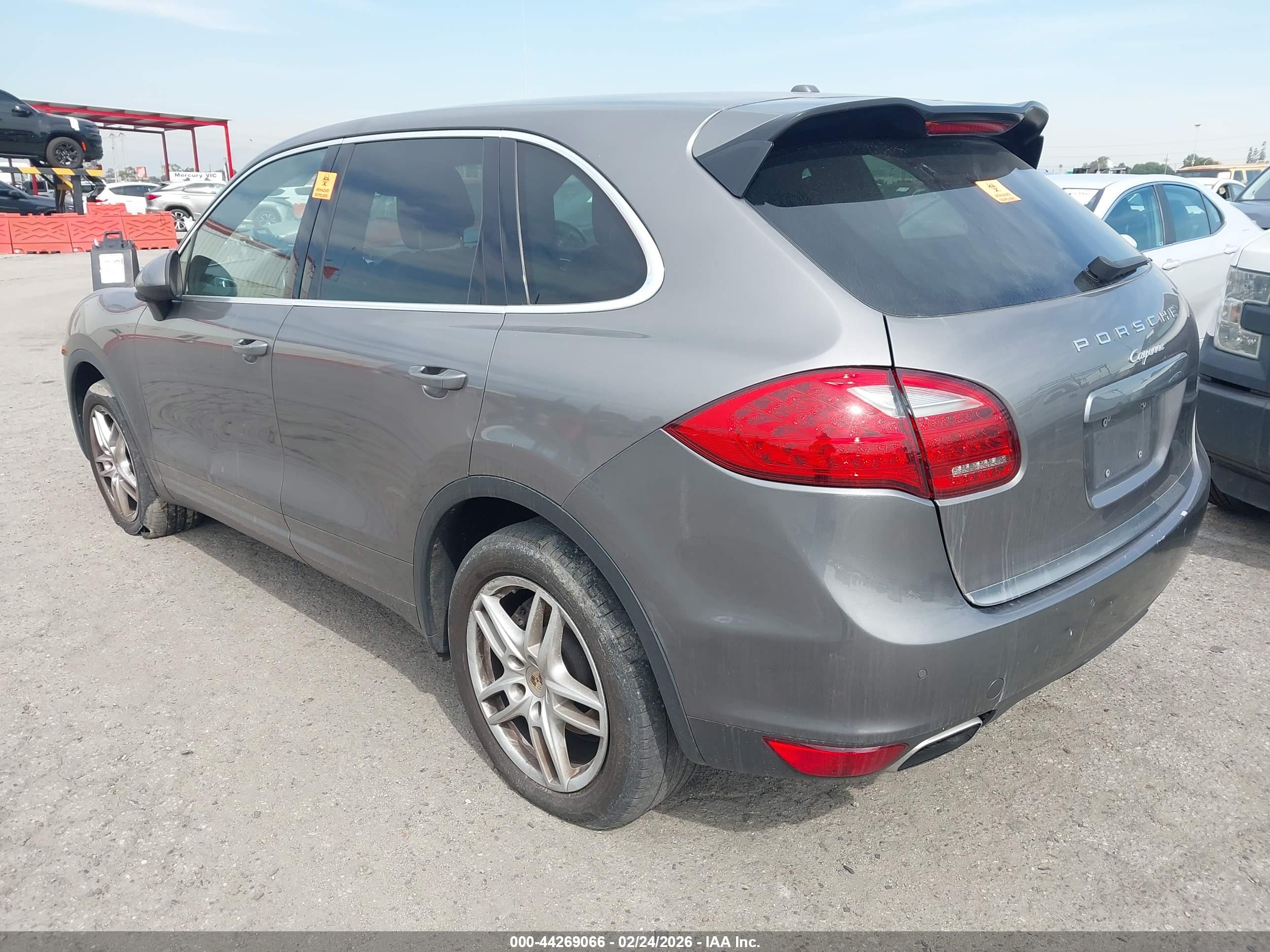 PORSCHE CAYENNE image 3