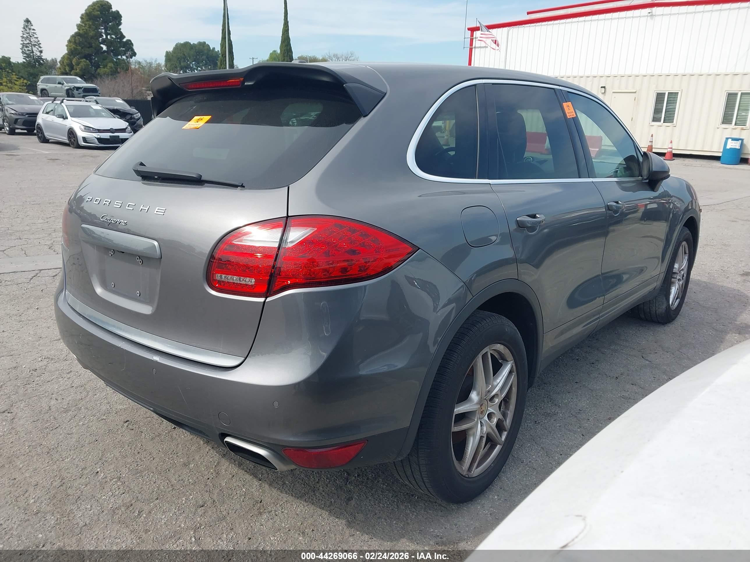 PORSCHE CAYENNE image 4