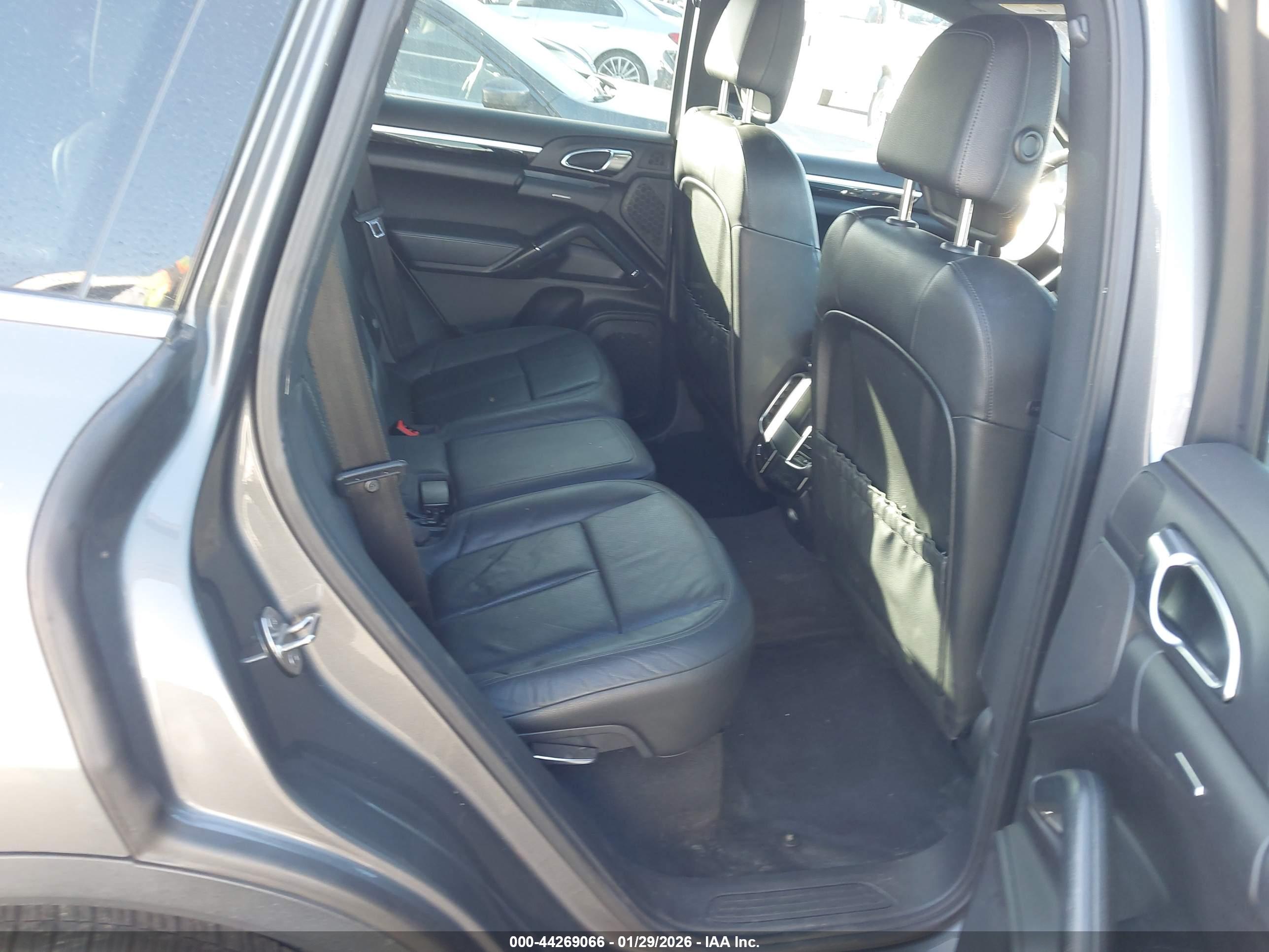 PORSCHE CAYENNE image 8