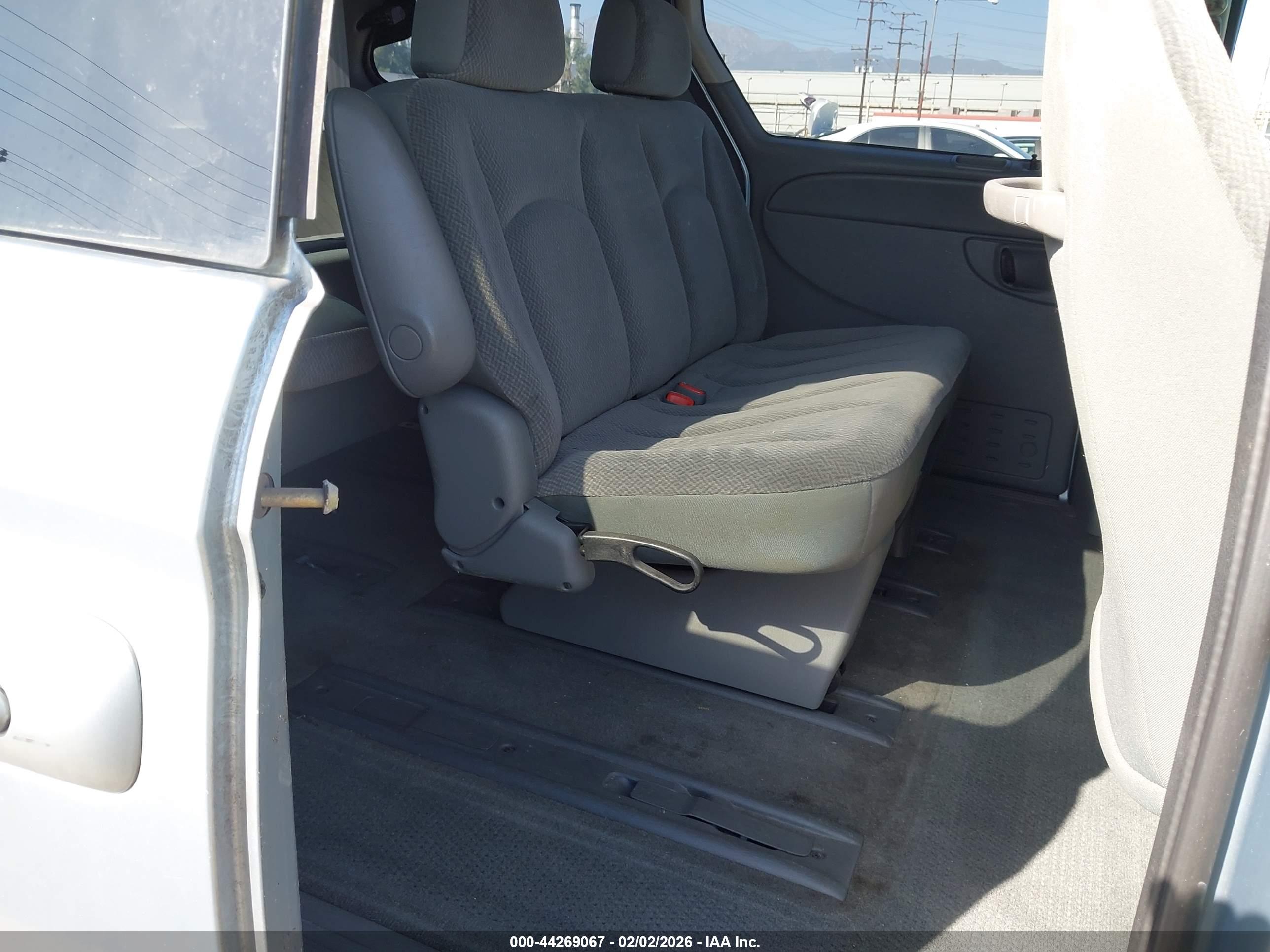 CHRYSLER TOWN image 8