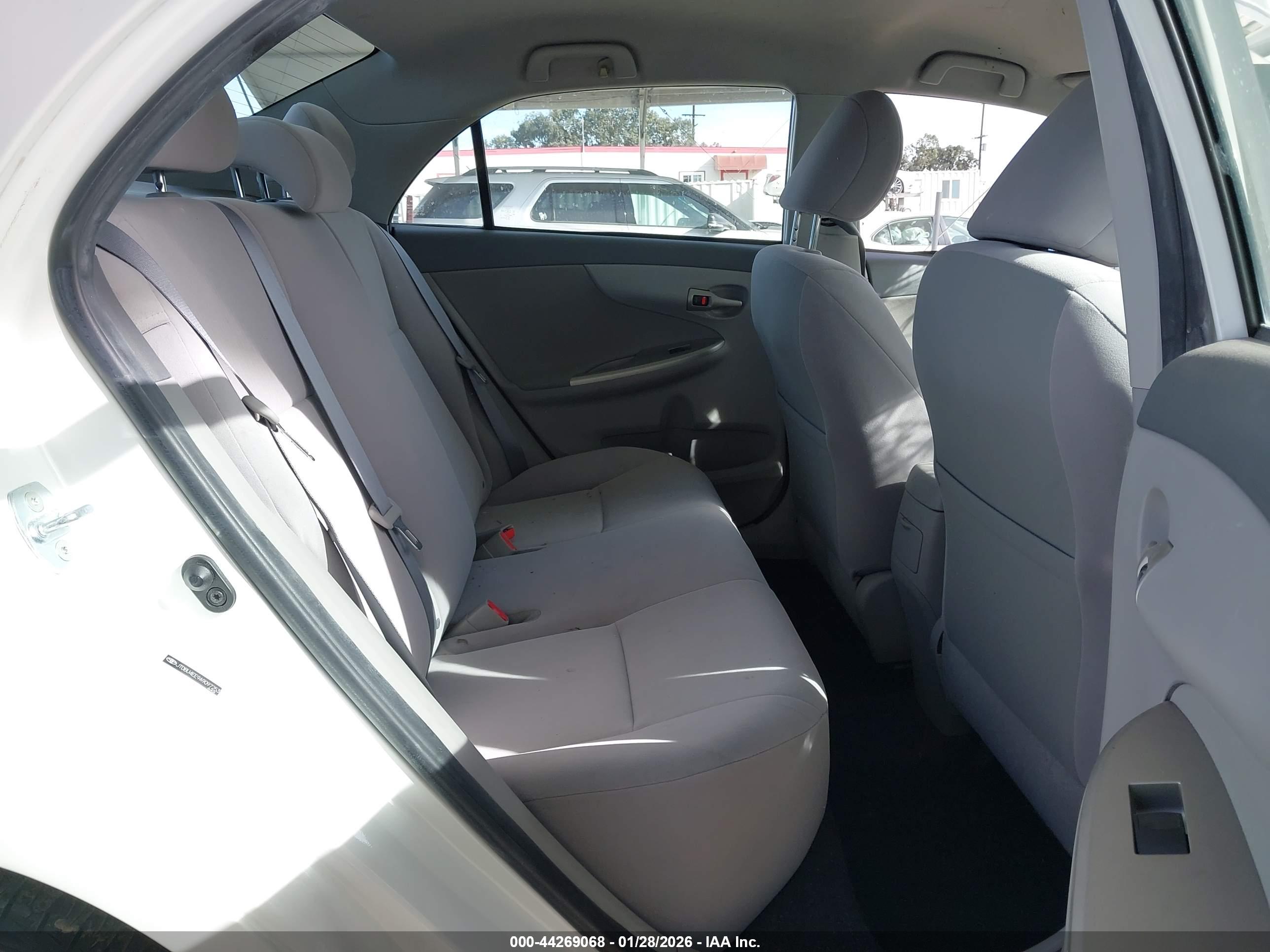 TOYOTA COROLLA image 8