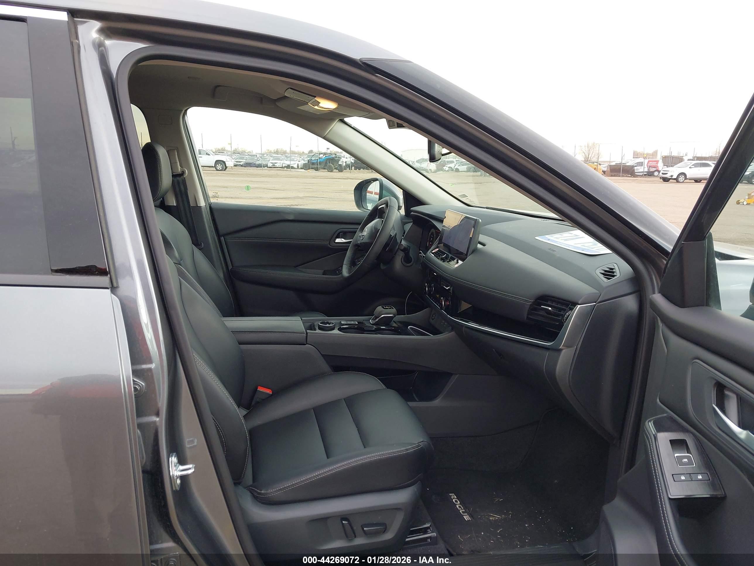 NISSAN ROGUE image 5