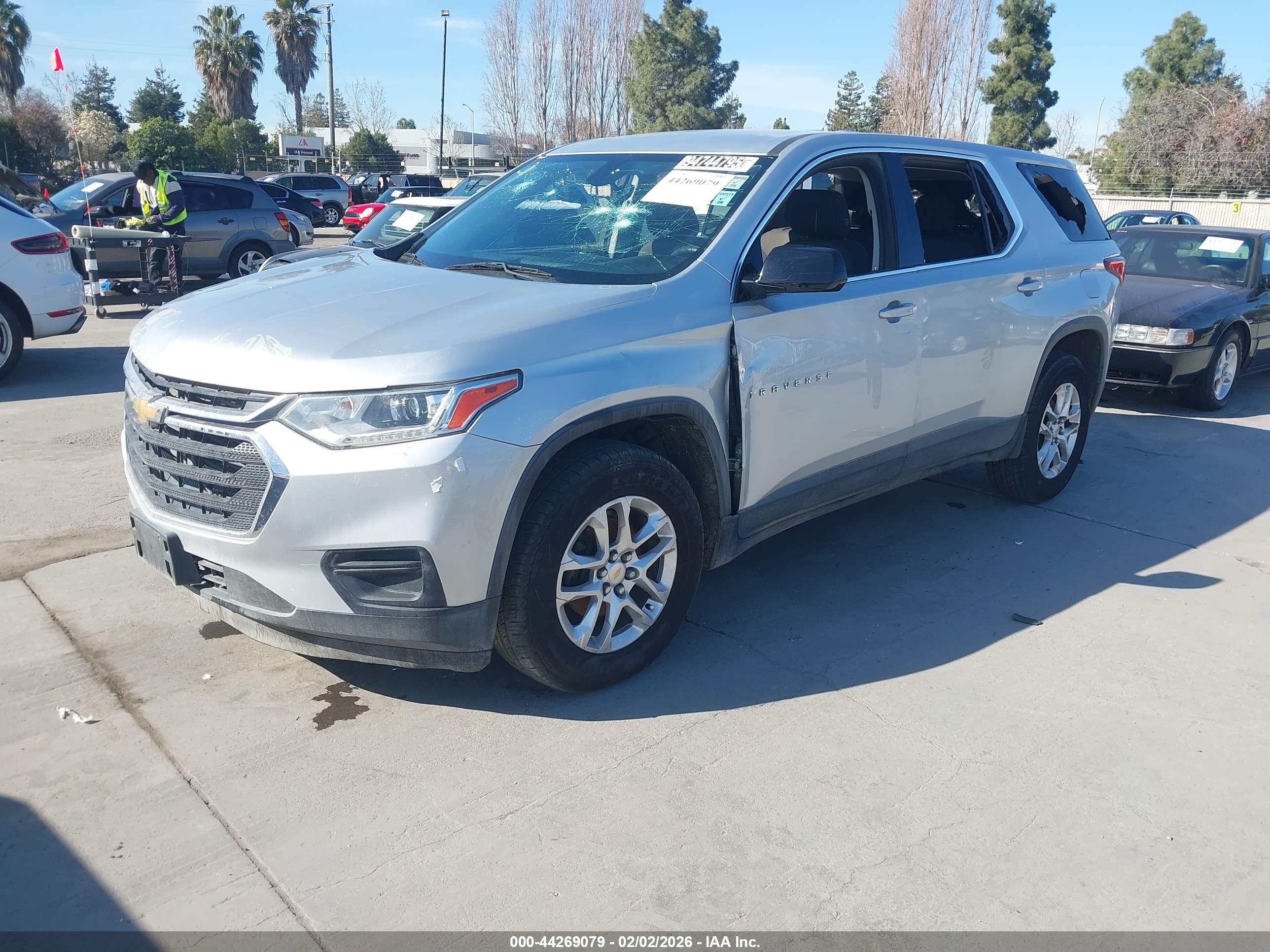 CHEVROLET TRAVERSE image 2