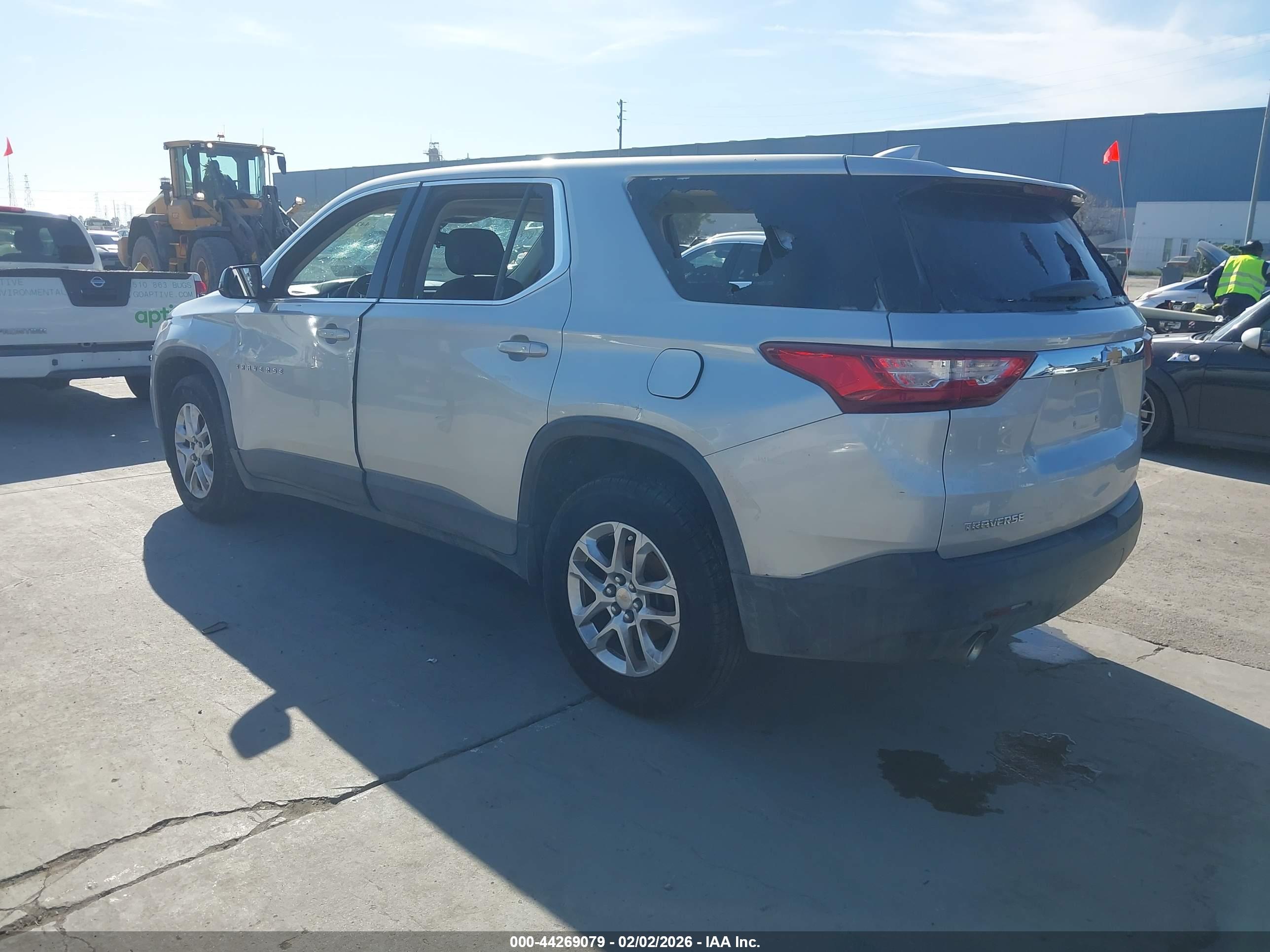 CHEVROLET TRAVERSE image 3