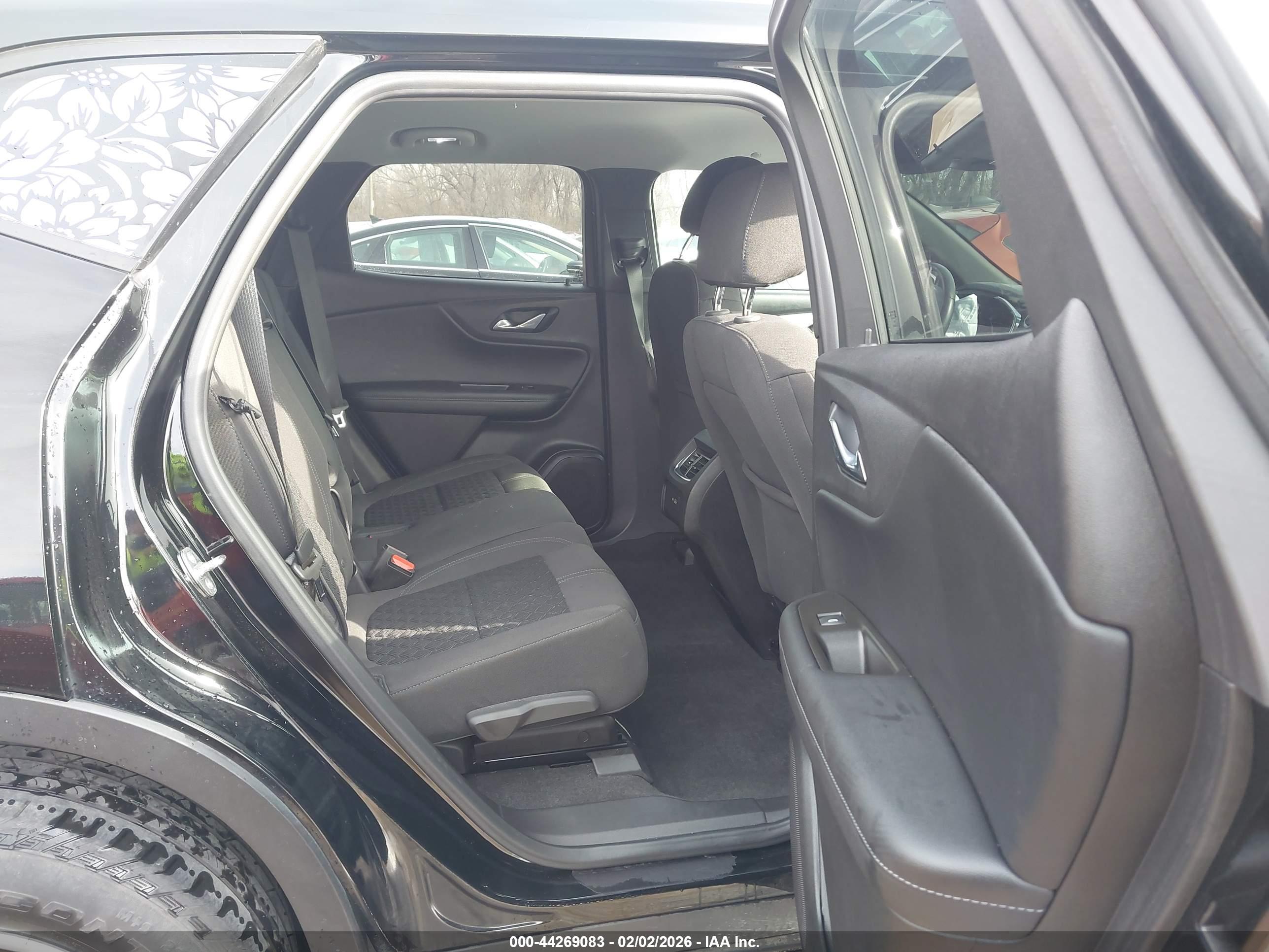 CHEVROLET BLAZER image 8