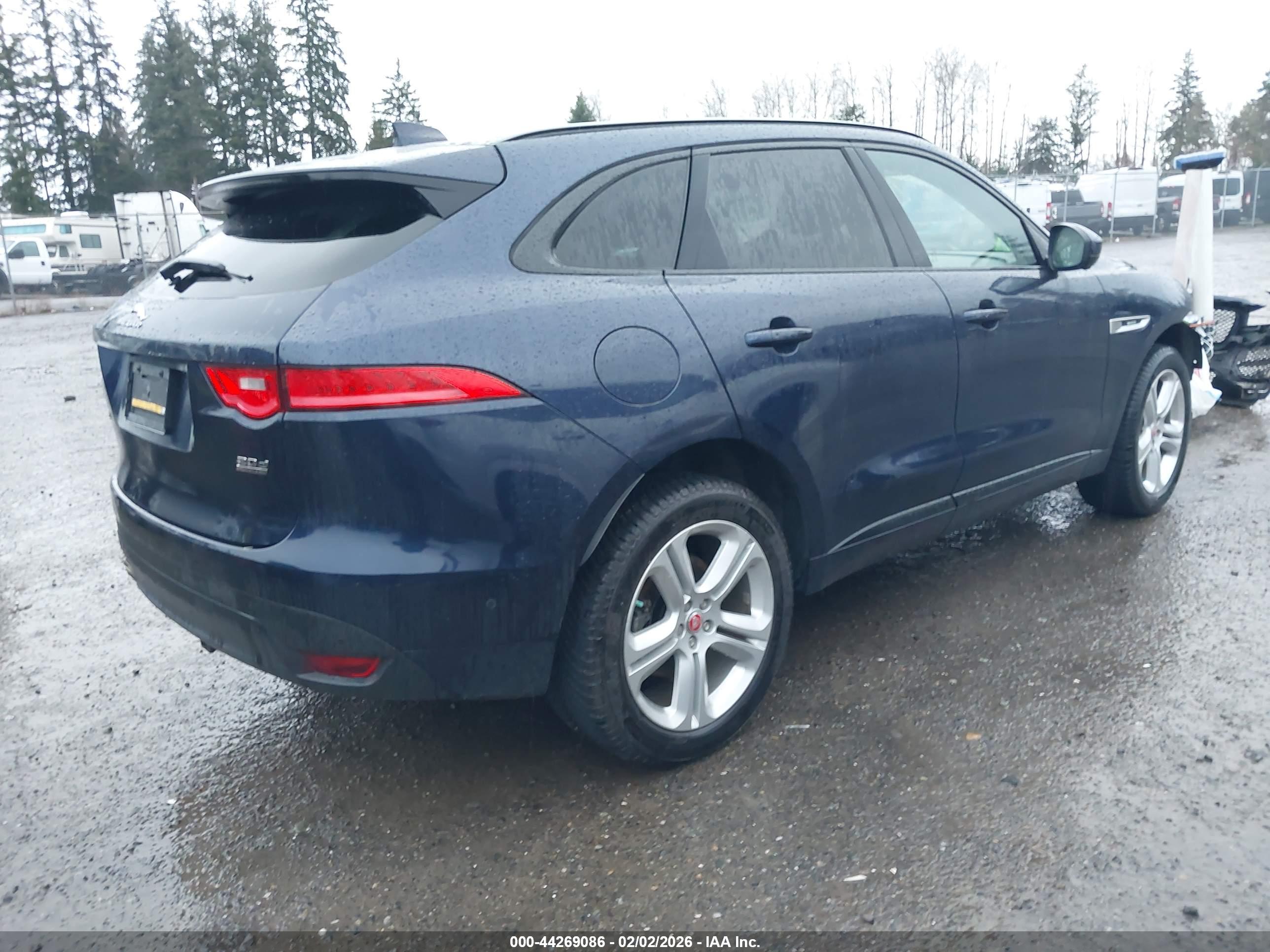 JAGUAR F-PACE image 4