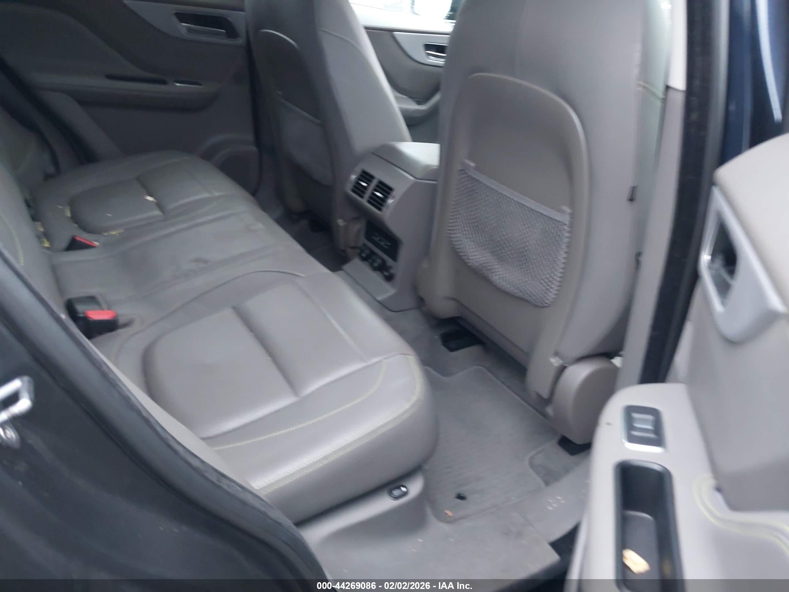JAGUAR F-PACE image 8